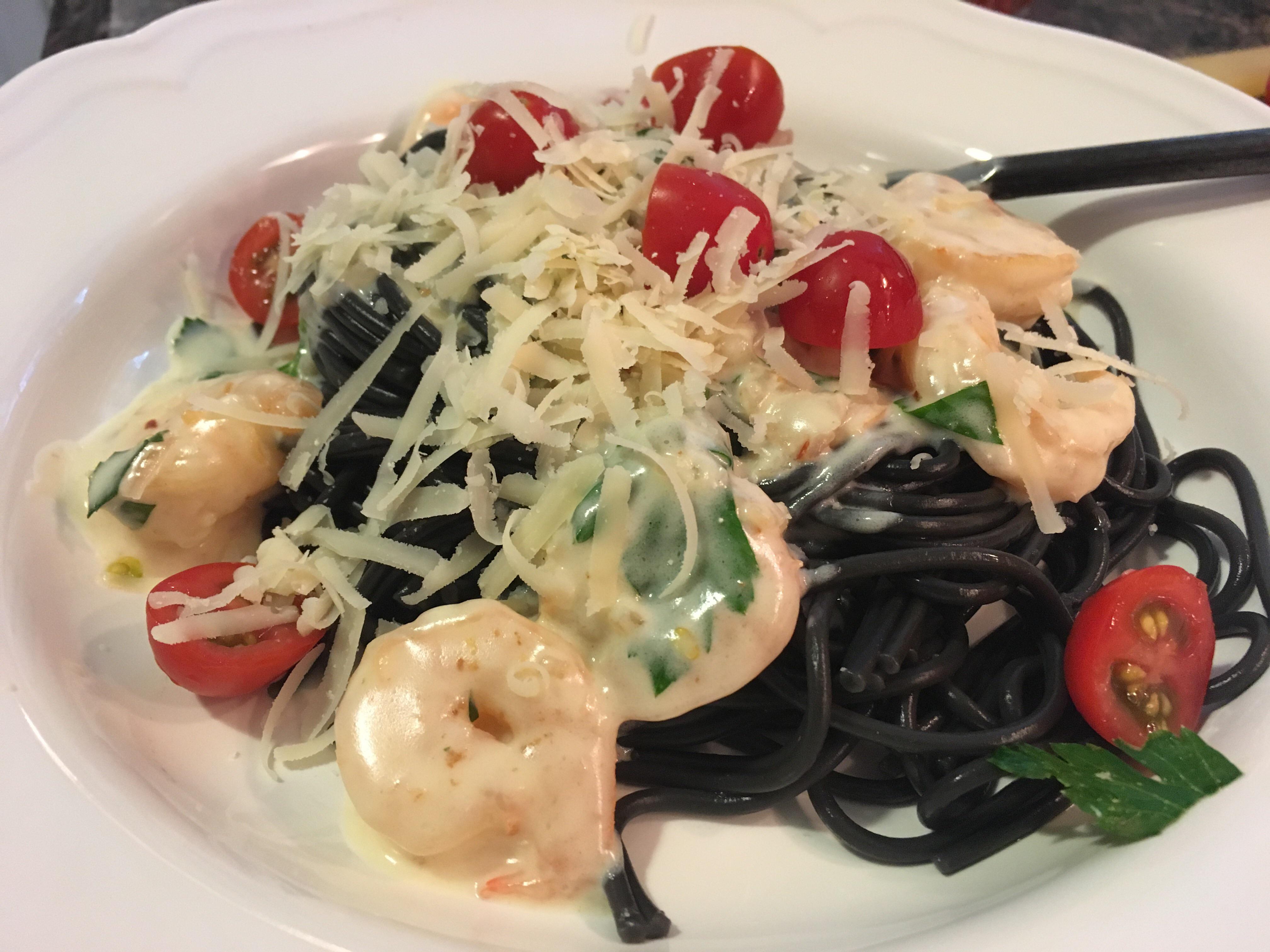 [homemade] Squid ink spaghetti with white wine cream sauce and shrimp