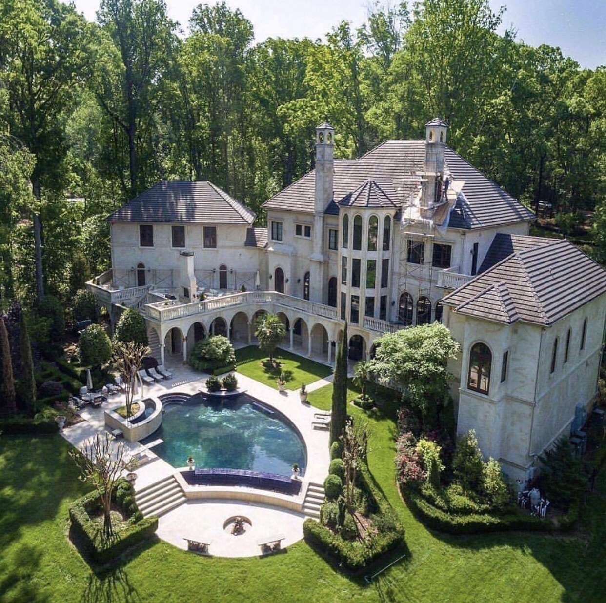 Beautiful Secluded Mansion [1242 x 1236] r/Houseporn