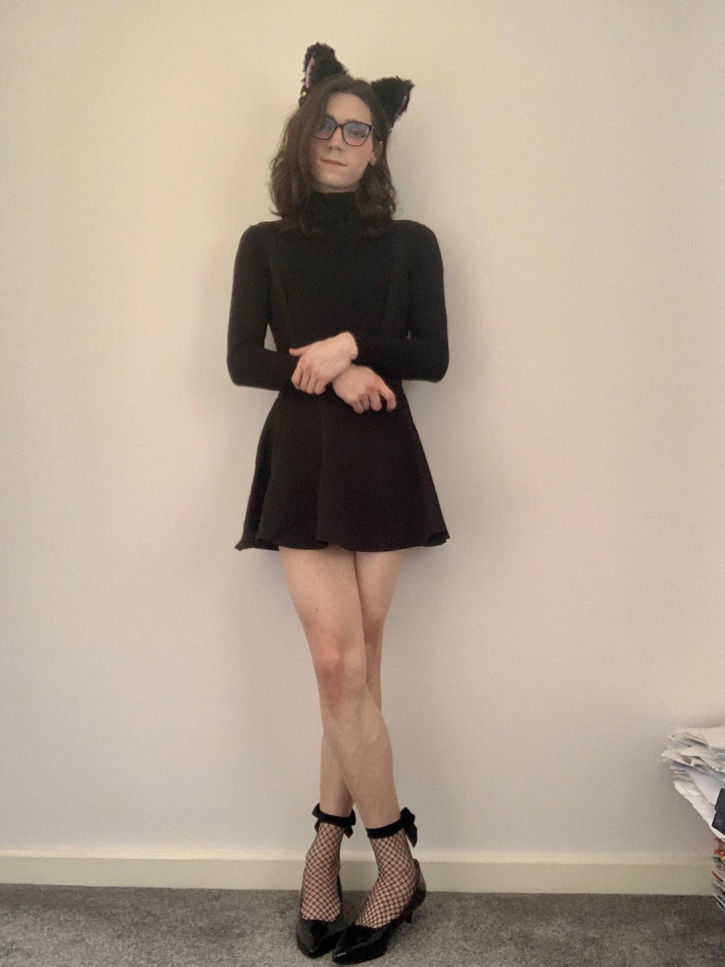 I just want to wear cat ears all the time!! 😂🥰 r/femboy