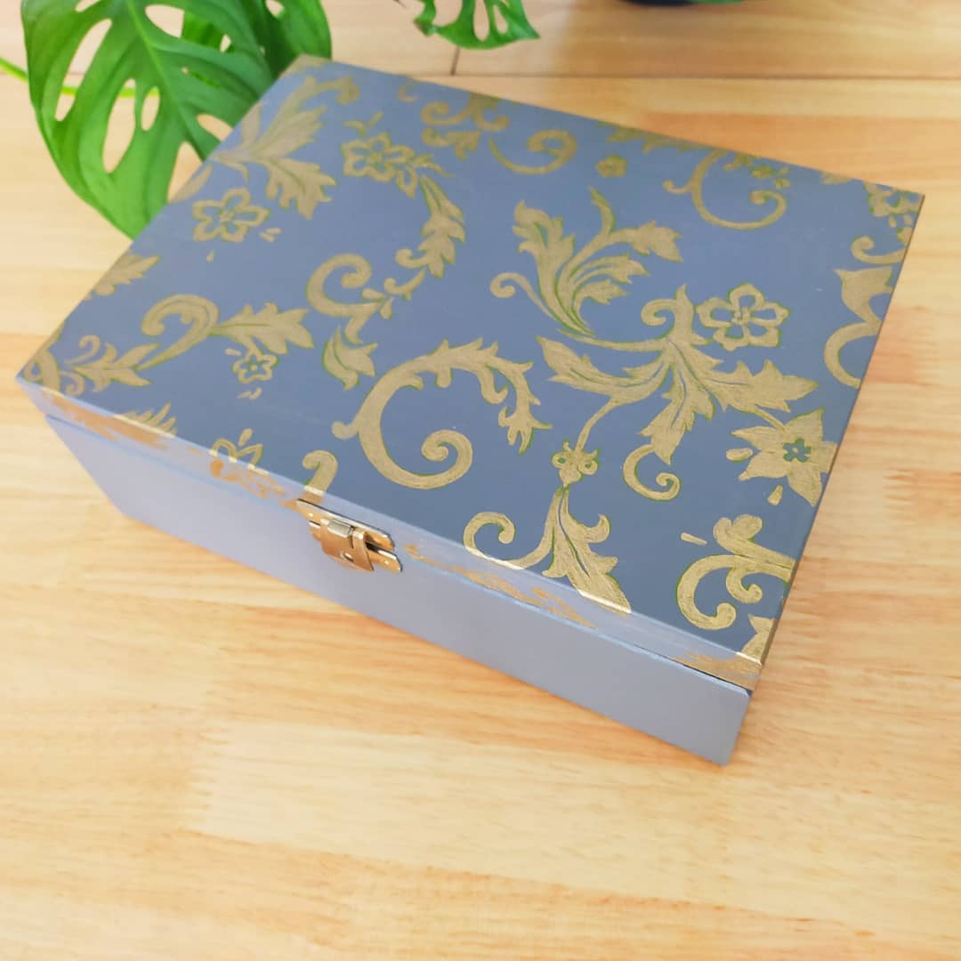 Hand painted tea box. r/ArtisanGifts