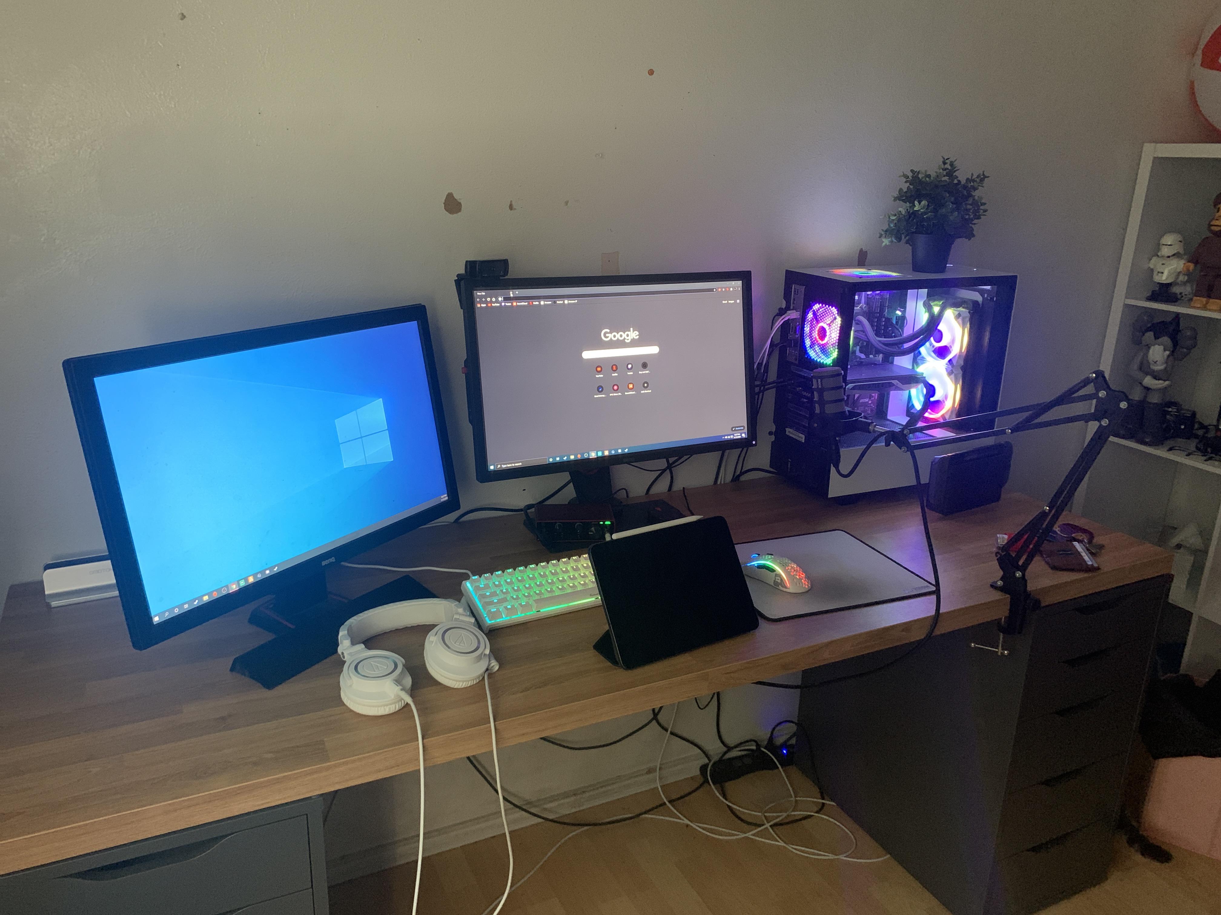 Help with mic placement (pls ignore cables) r/letsplay