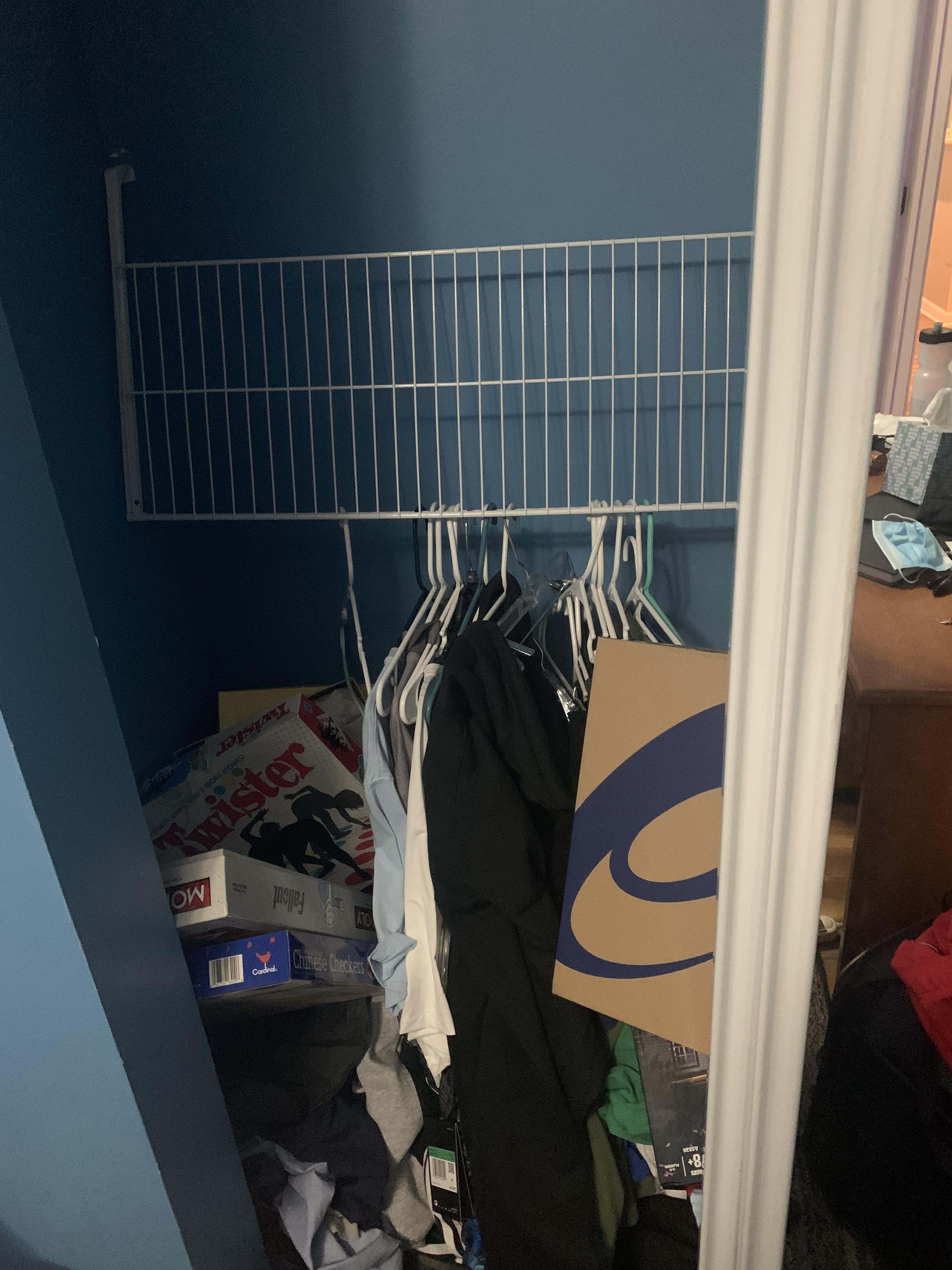 The shelf in my closet fell down r/Wellthatsucks