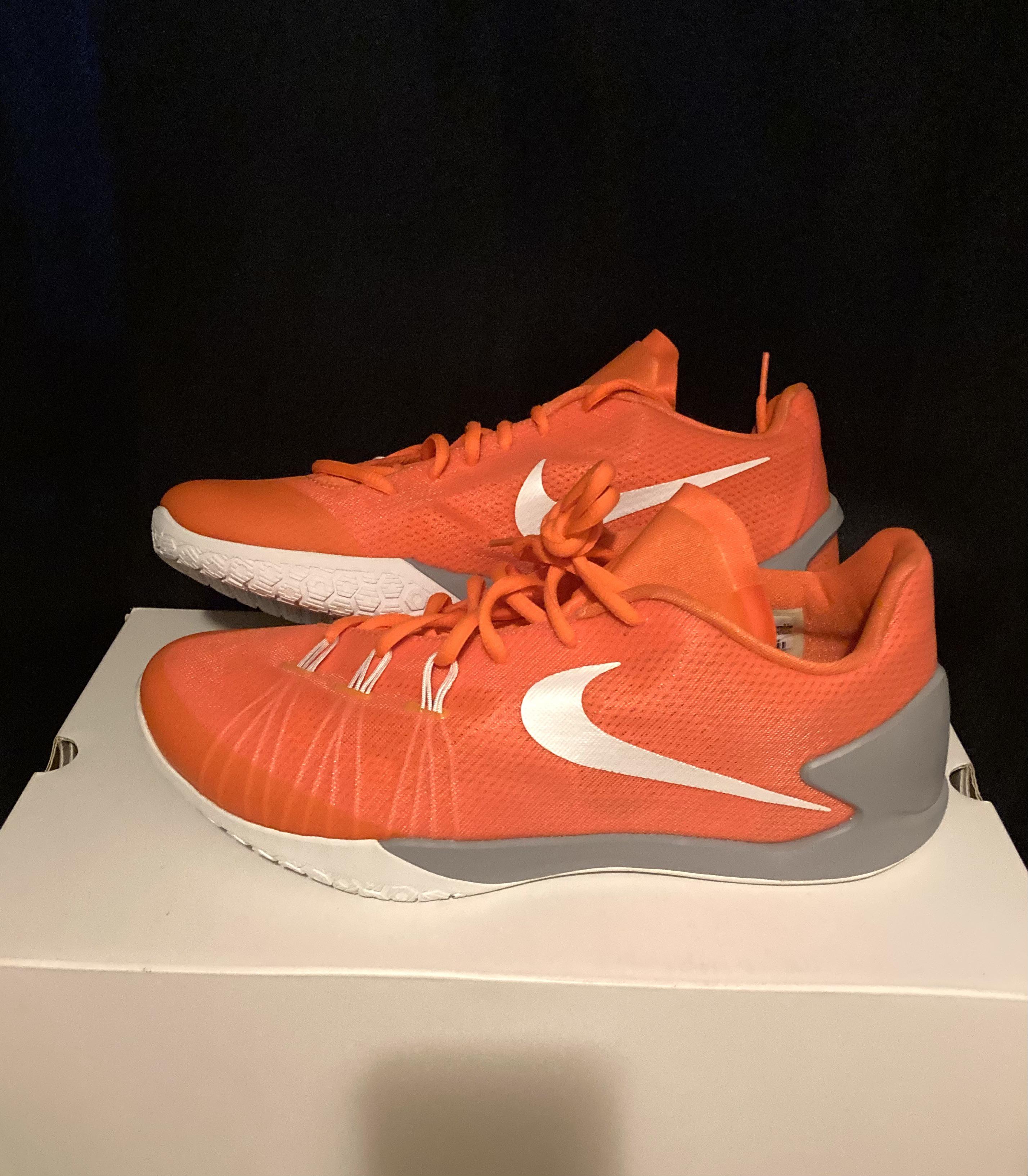 One of my favorite hoop shoes from 2015! Use to slip my Kobe 9 midsoles