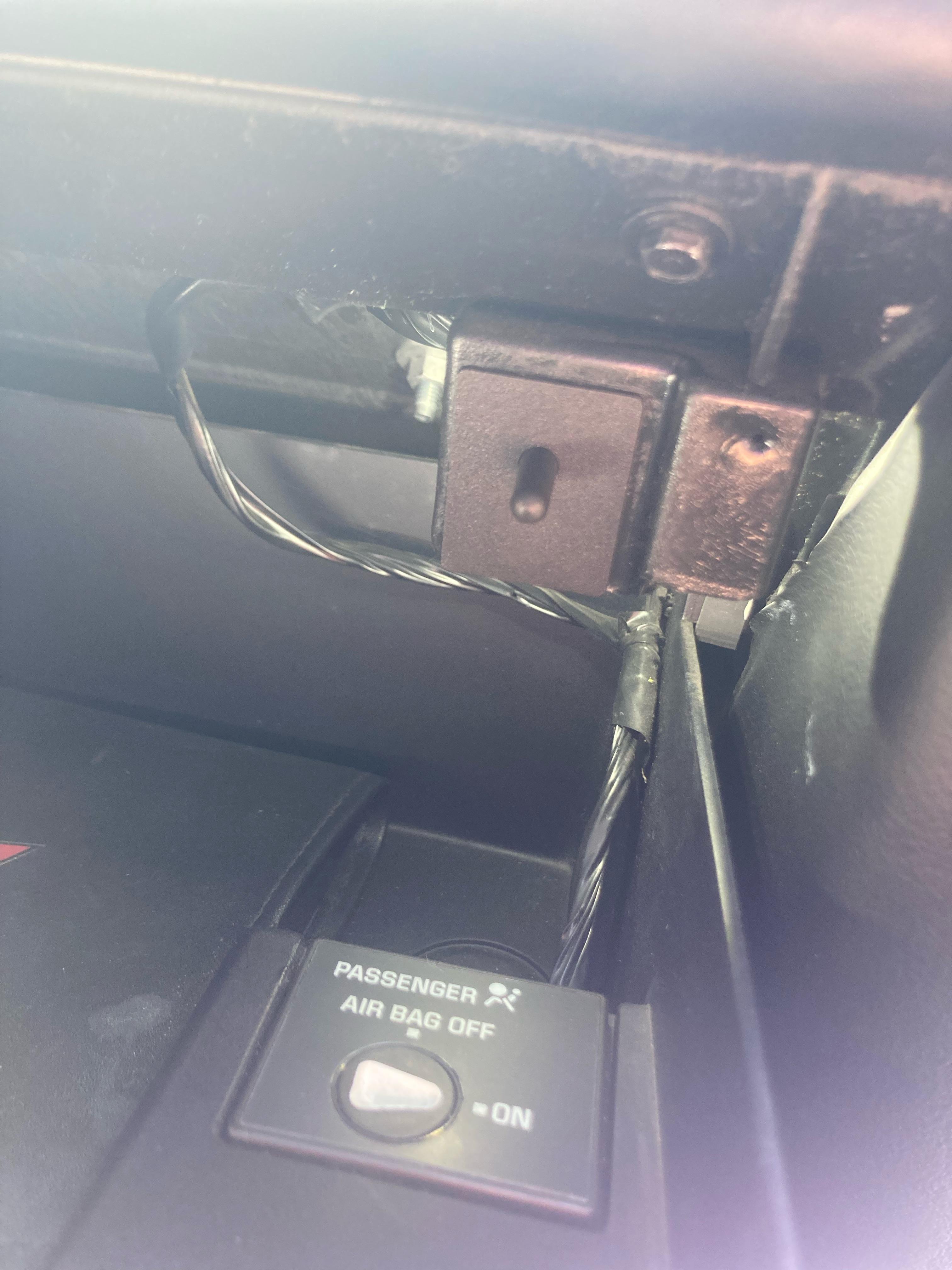 Anyone know what this button in the glovebox does? Tried to look it up