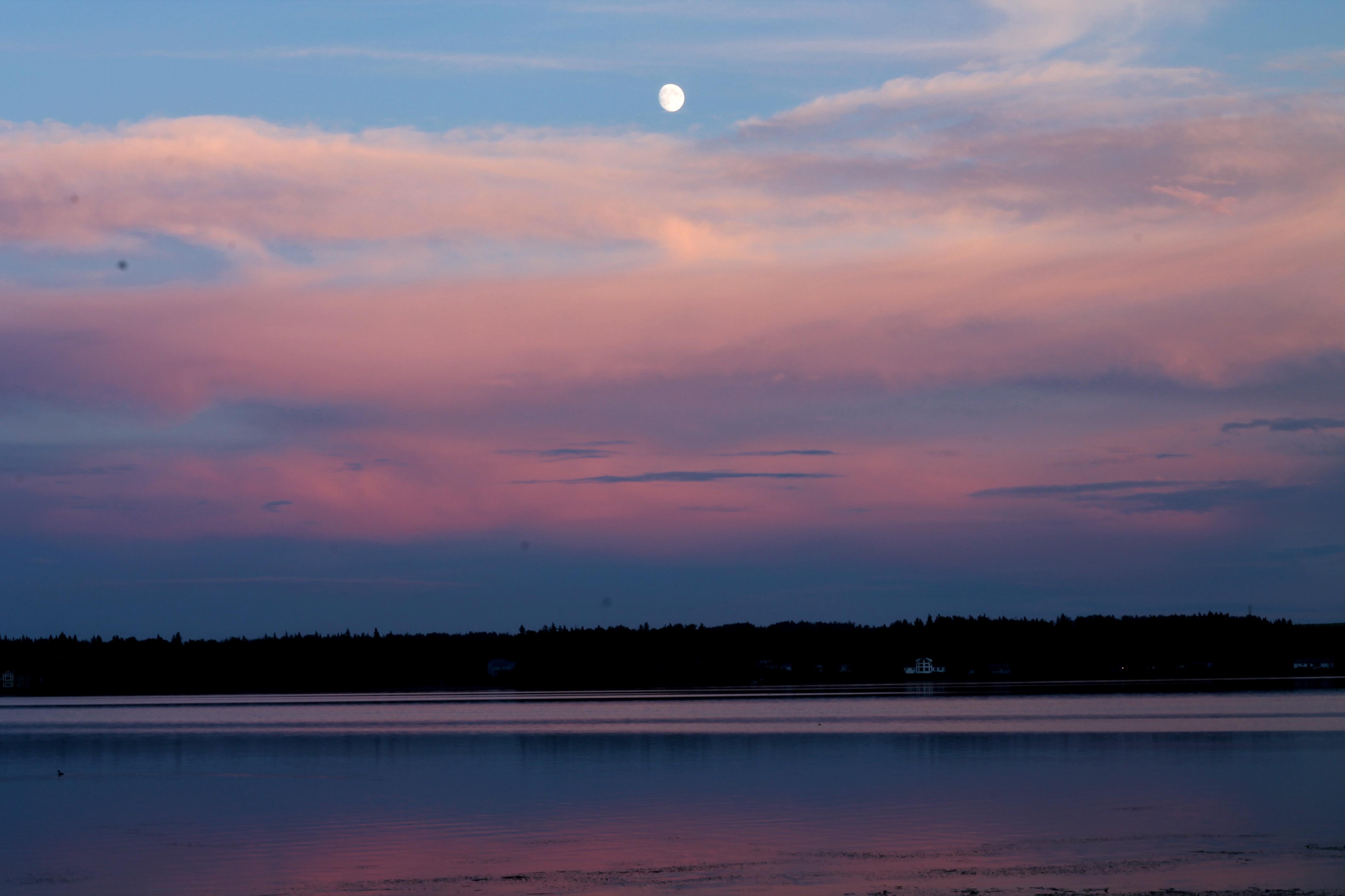 Isle Lake, Alberta [OC][4272x2848] r/sunset
