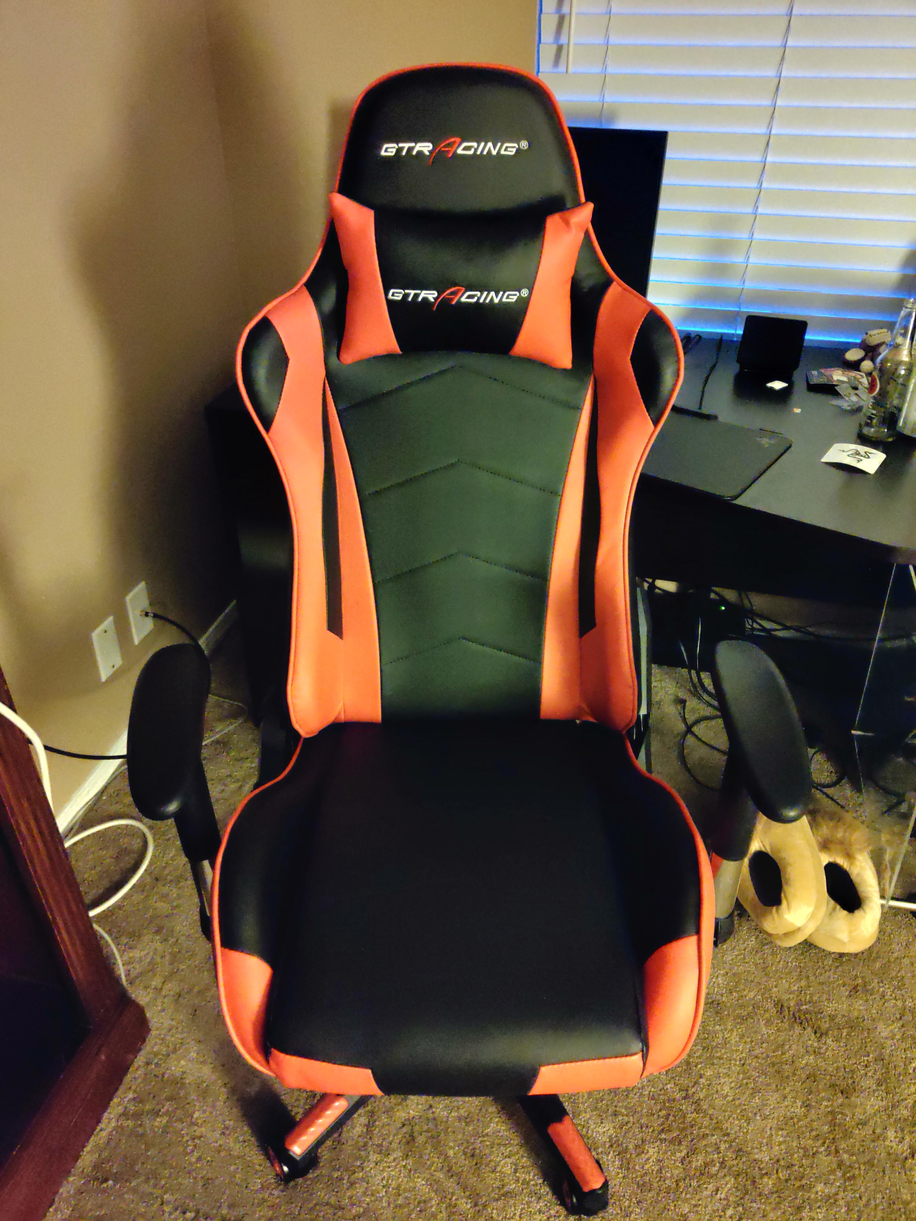 Finally got a gaming chair! Goodbye sore butt, and hello hours of uniterrupted gaming!!! r
