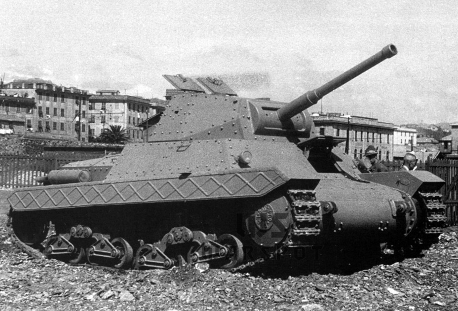The second prototype of the Italian heavy tank Carro Armato P 40, July