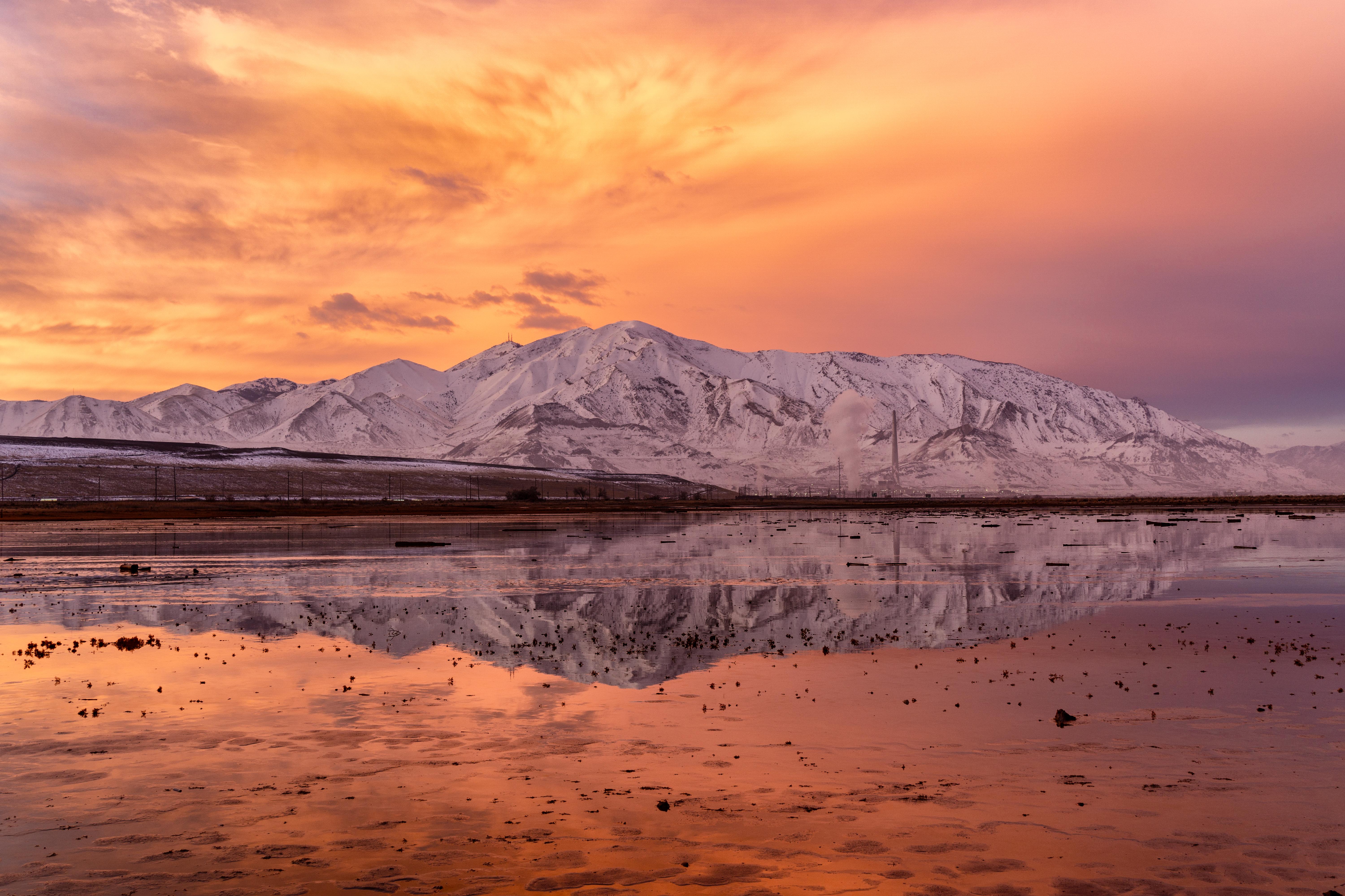 Sunrise on the Great Salt Lake this morning. a6000 18135 r/SonyAlpha