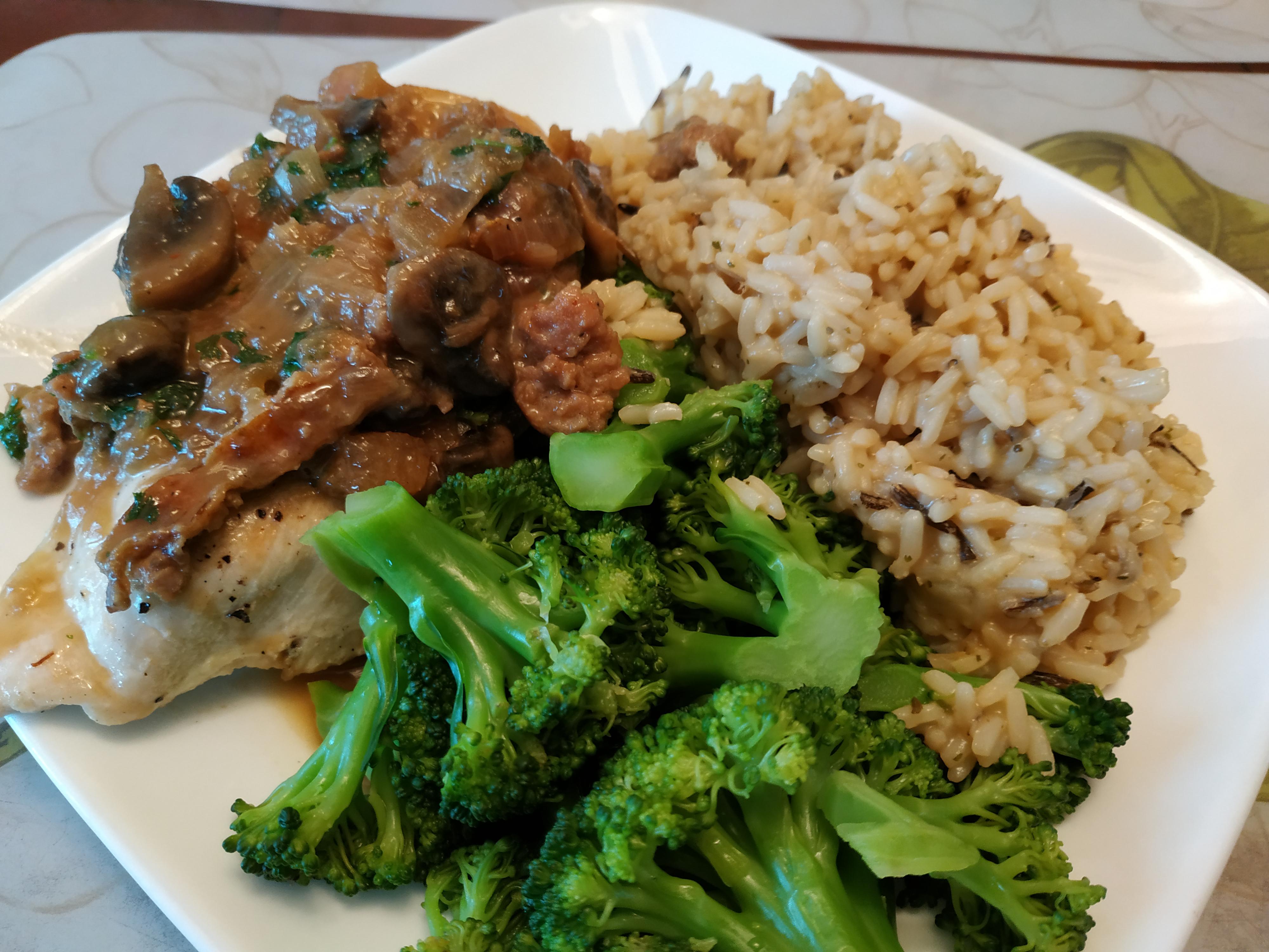 [Homemade] Sausage Mushroom Chicken w/ rice and broccoli r/food
