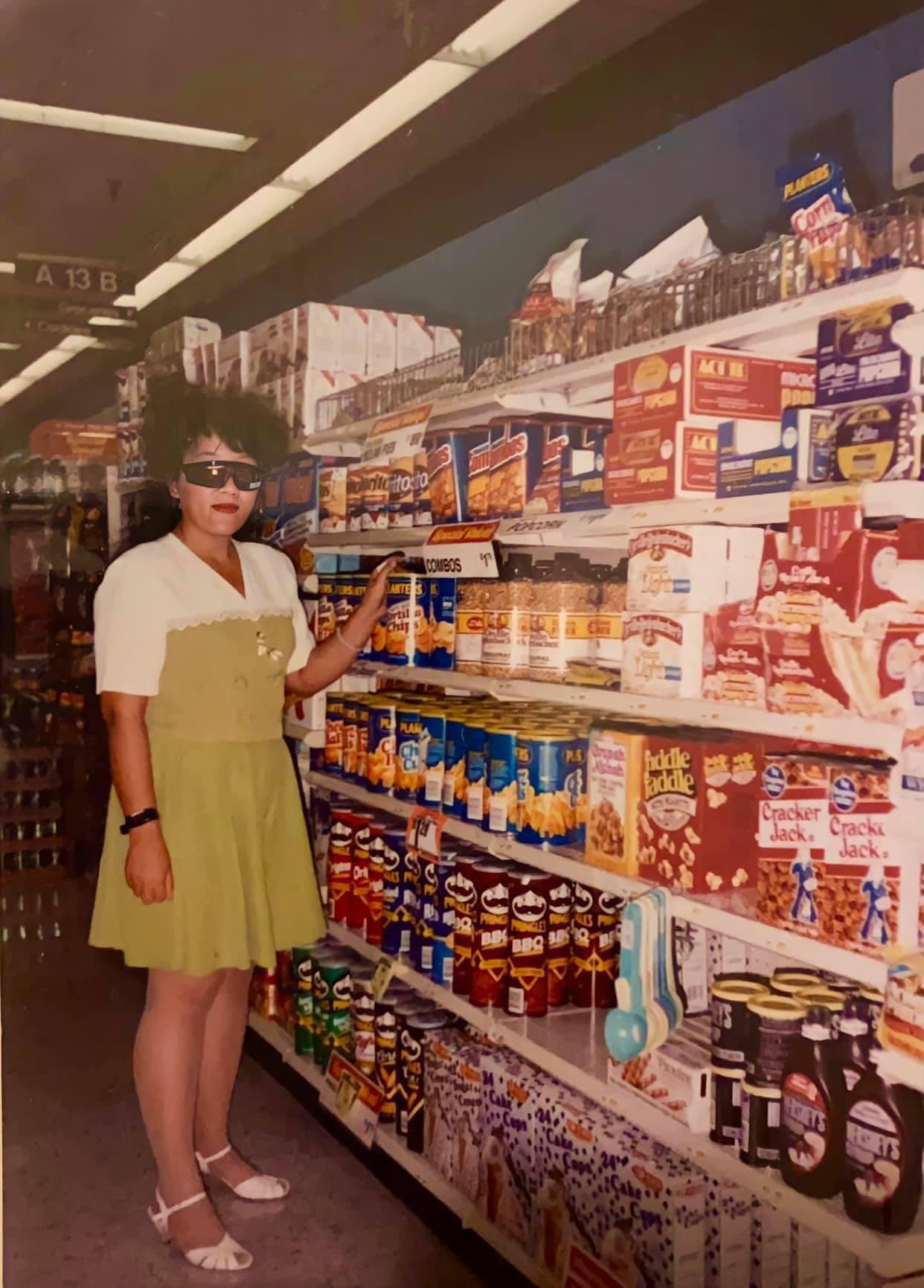 My mom shopping in the 80s r/OldSchoolCool