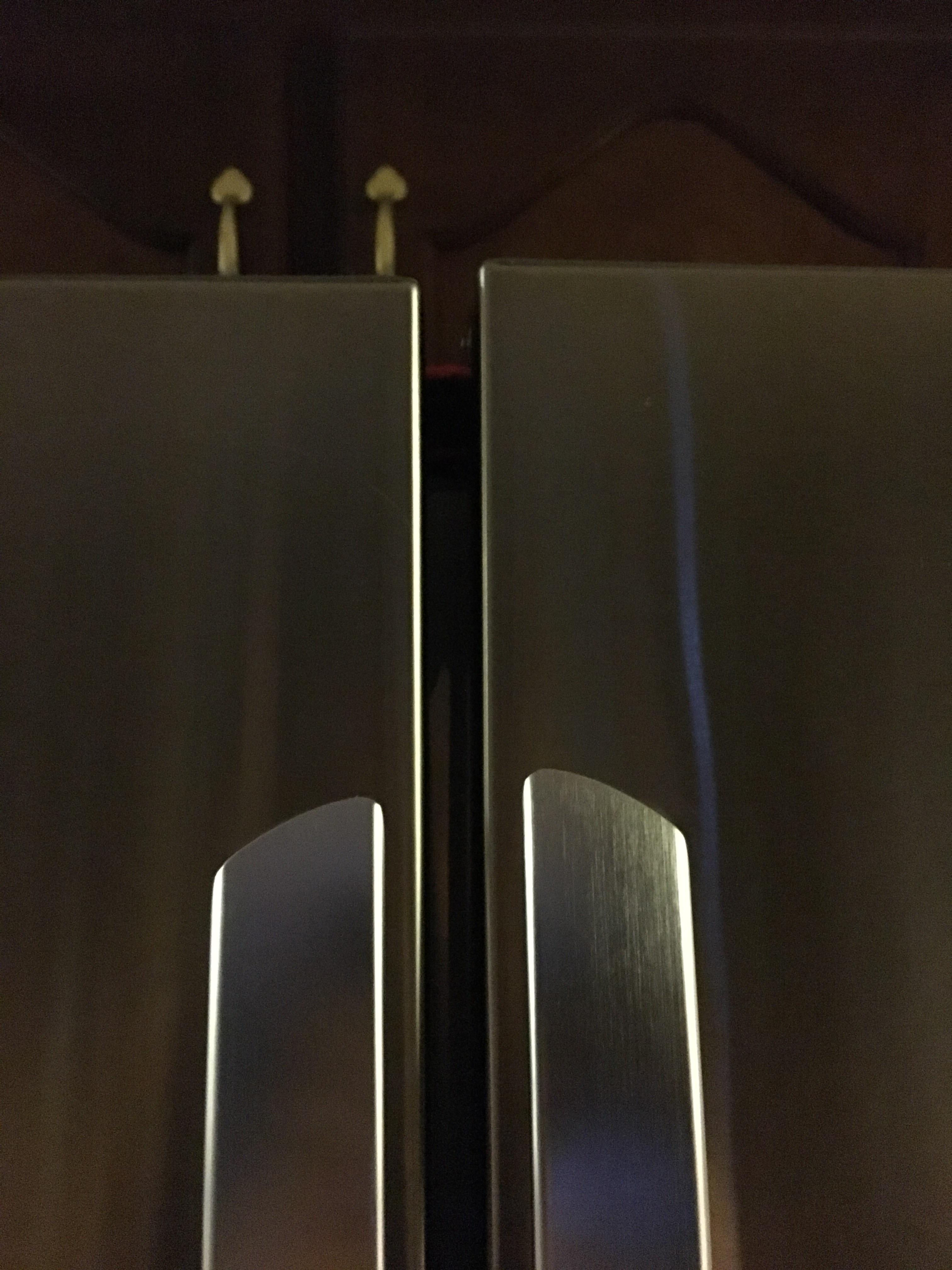 The doors on my refrigerator are uneven. r/mildlyinfuriating