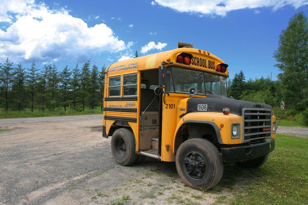 PsBattle This tiny school bus