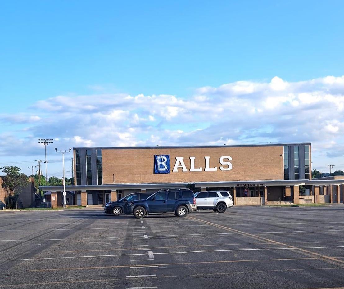 Halls high school this morning r/Knoxville