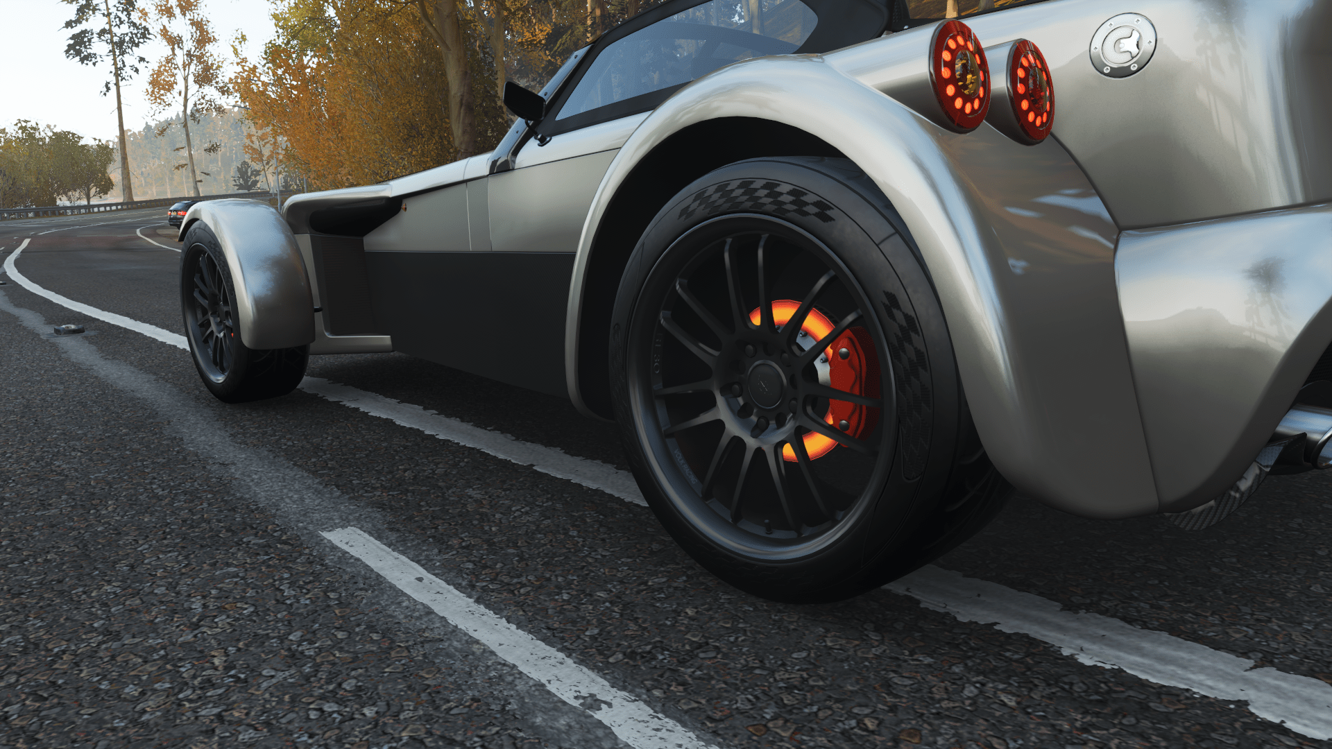 In Forza Horizon 4, brake discs visibly heat up after heavy braking r