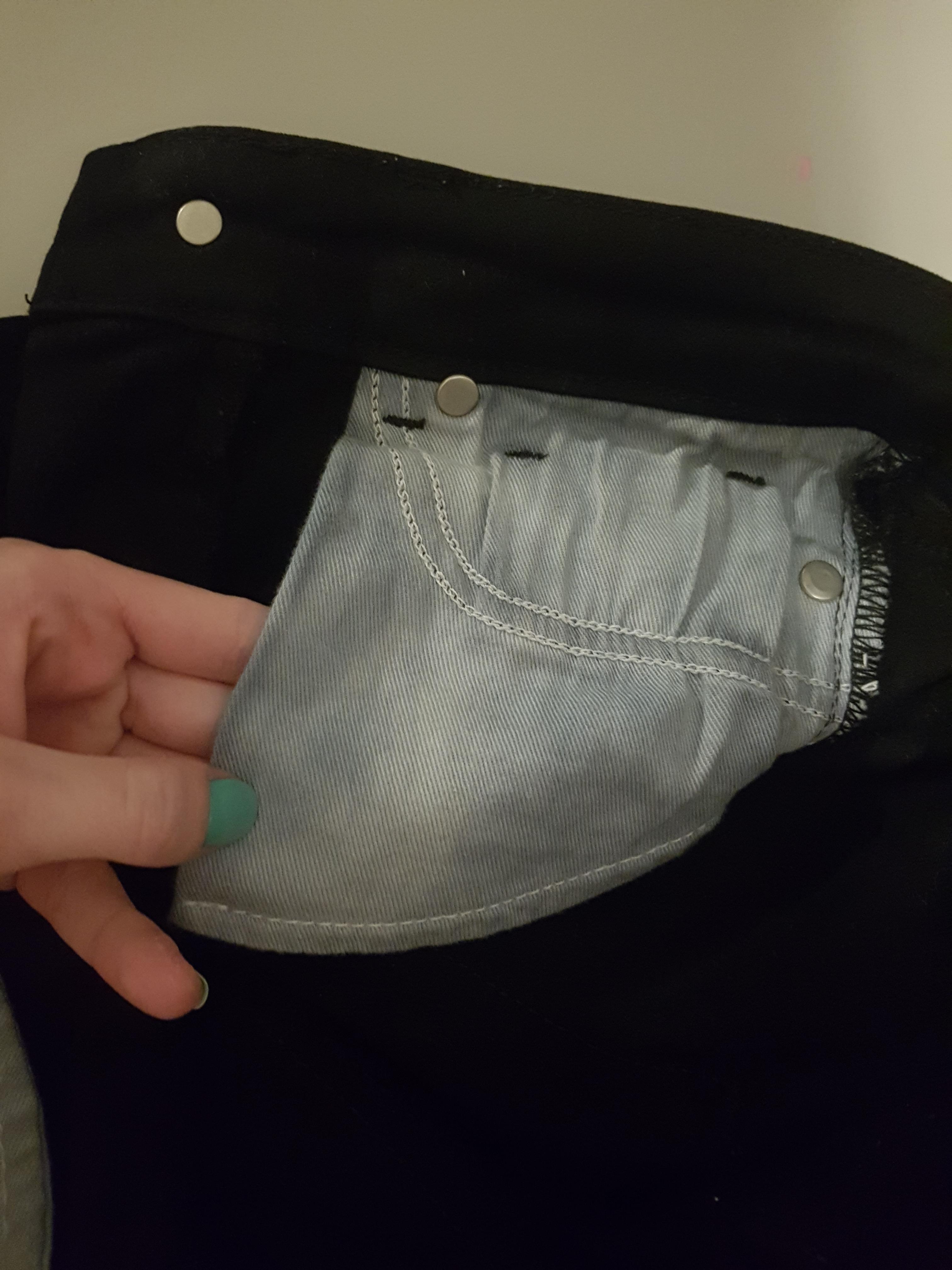This women's jeans pocket using the most of the fabric. r/CrappyDesign