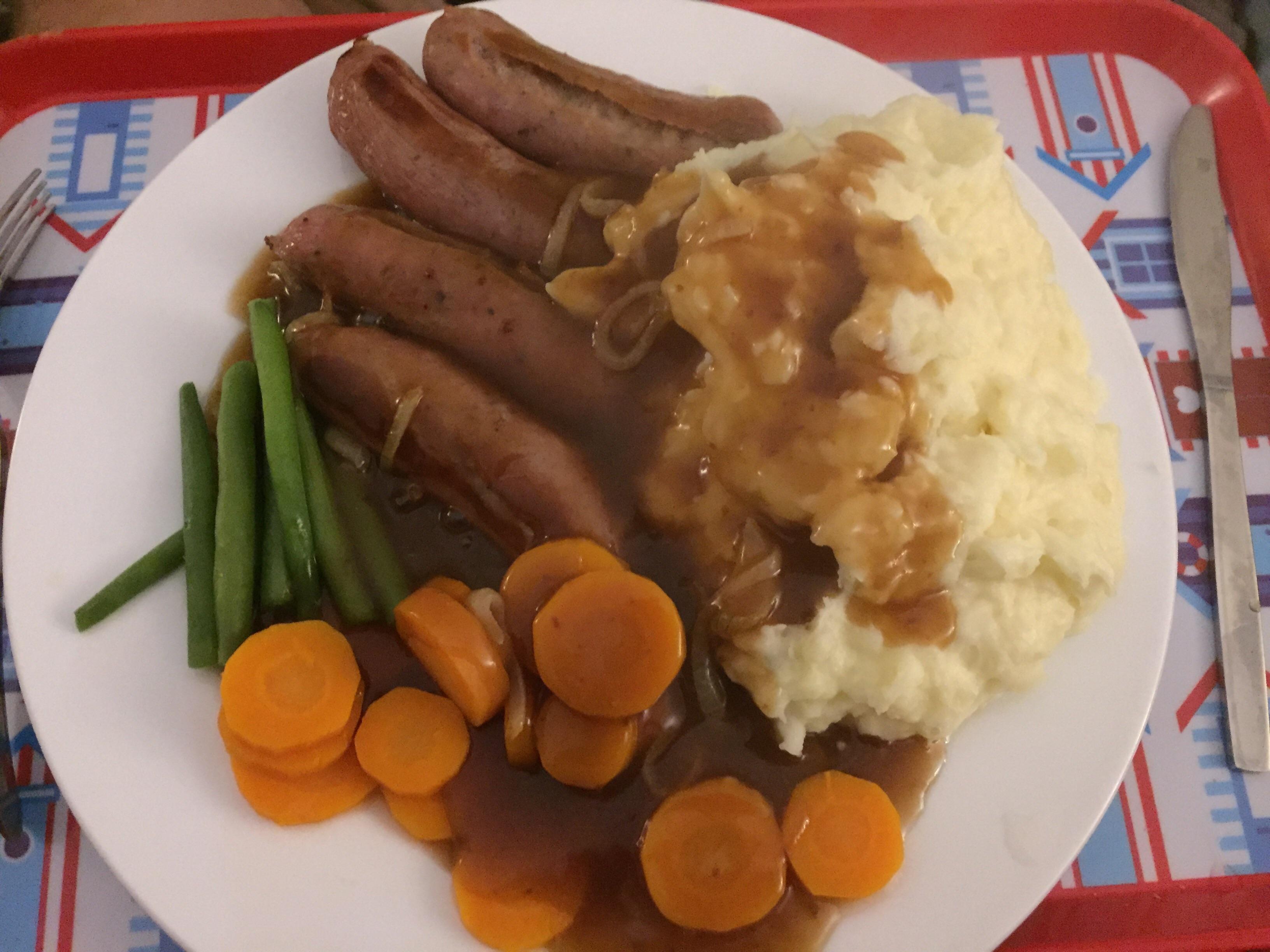 Bangers, mash, carrots, beans, onion gravy r/UK_Food