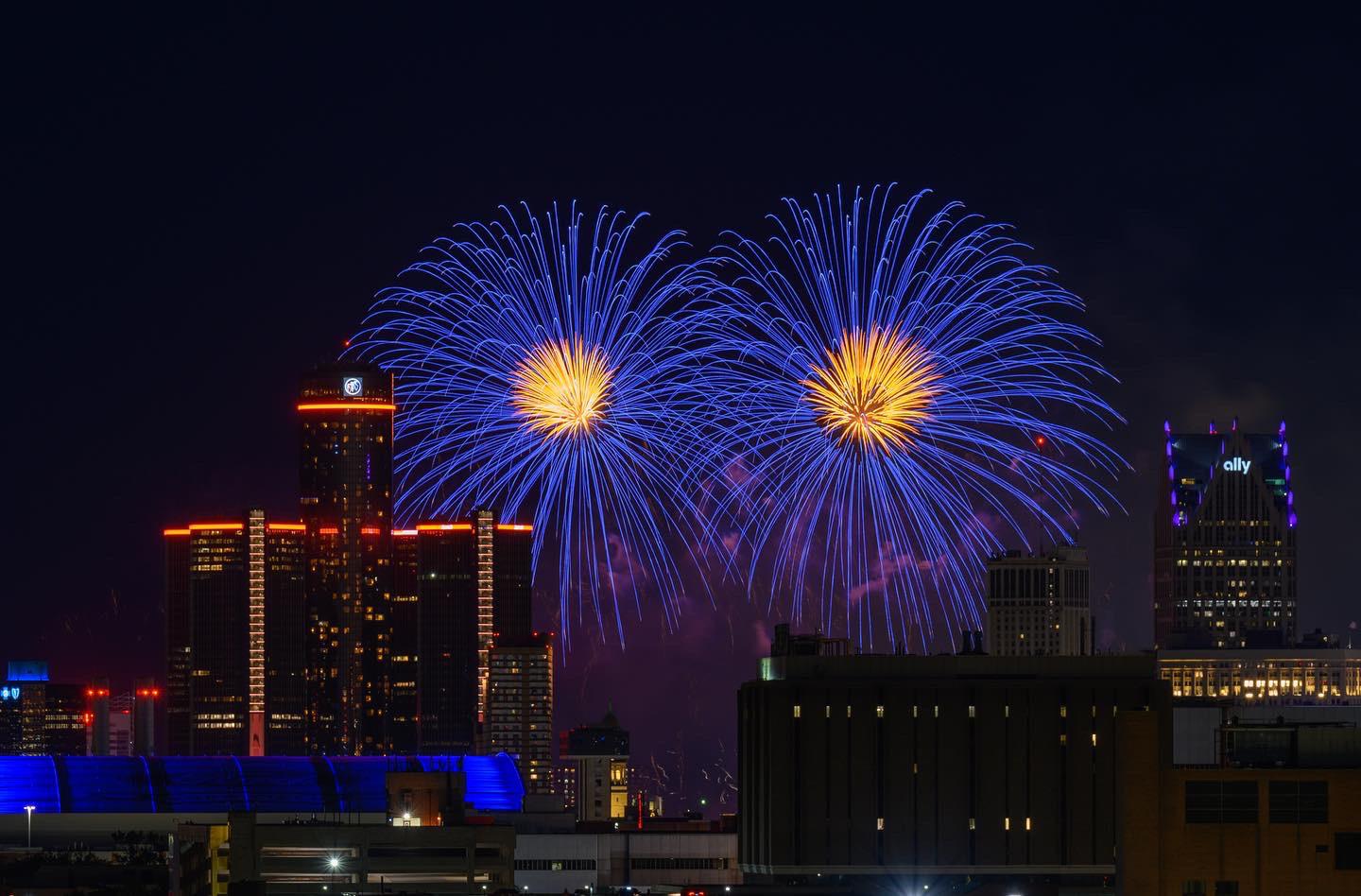 A perfect view of the fireworks tonight! r/Detroit