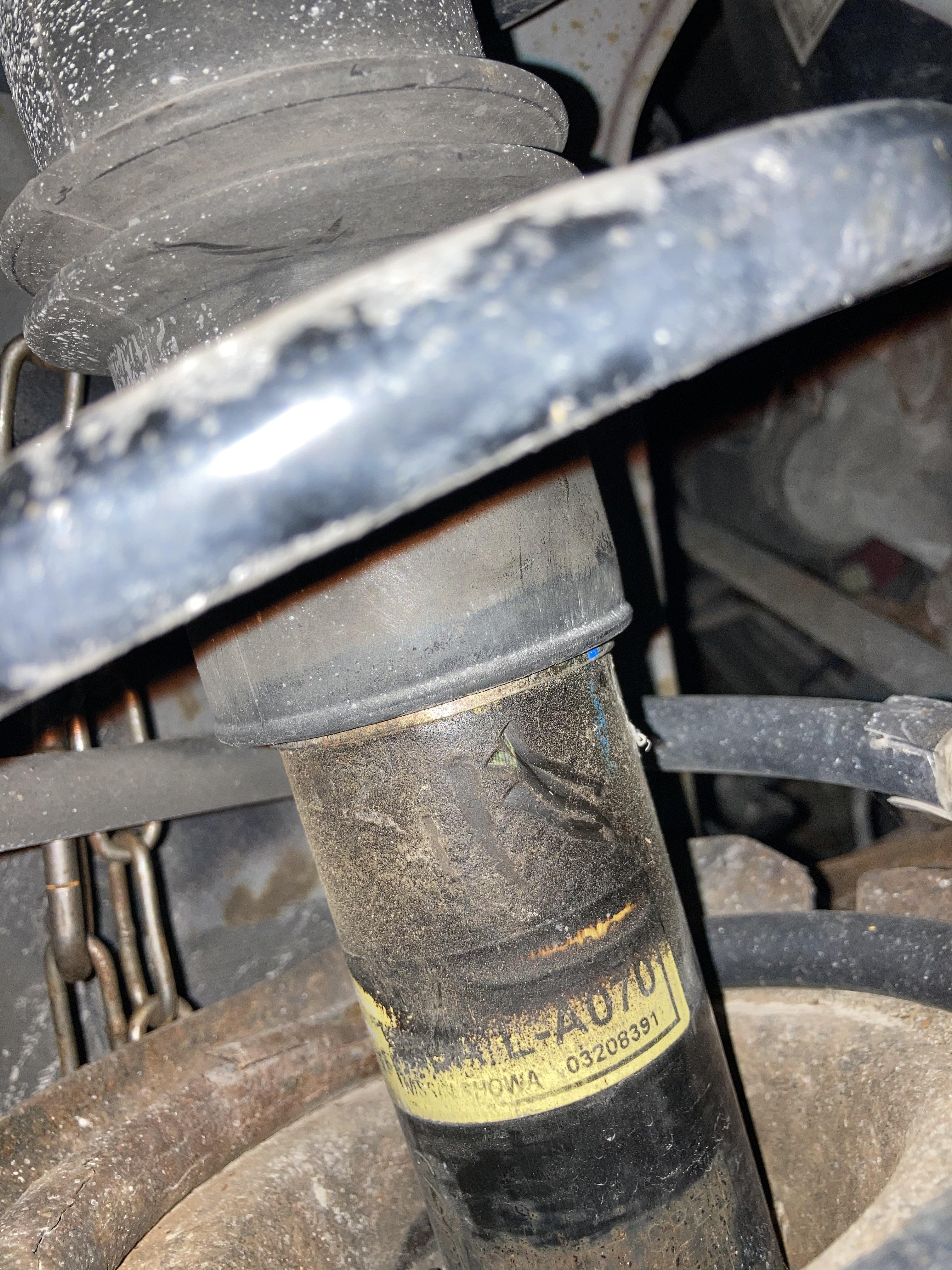 Does that gunk on the strut look like the result of a bad/leaky strut