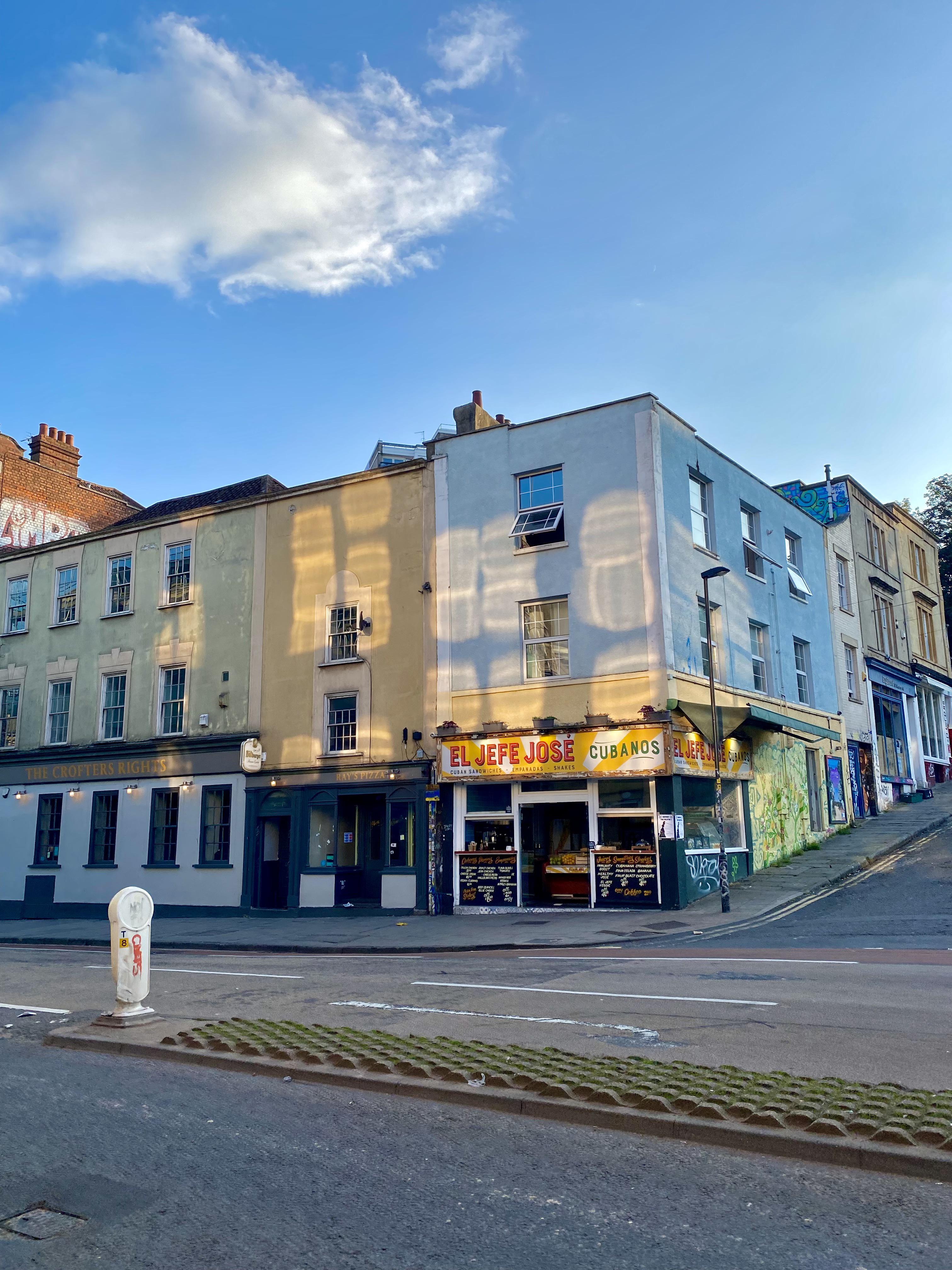 Nice sunlight reflection moment in Stokes Croft r/bristol