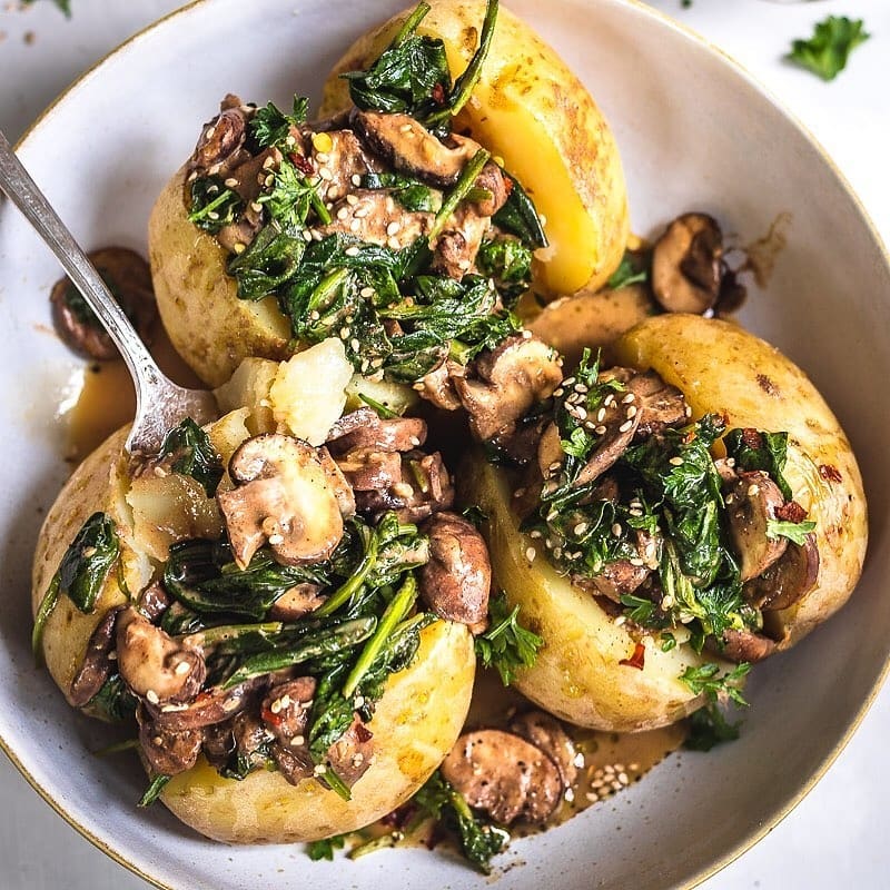 STUFFED BAKED POTATOES W/ MUSHROOM + SPINACH! r/VegRecipes
