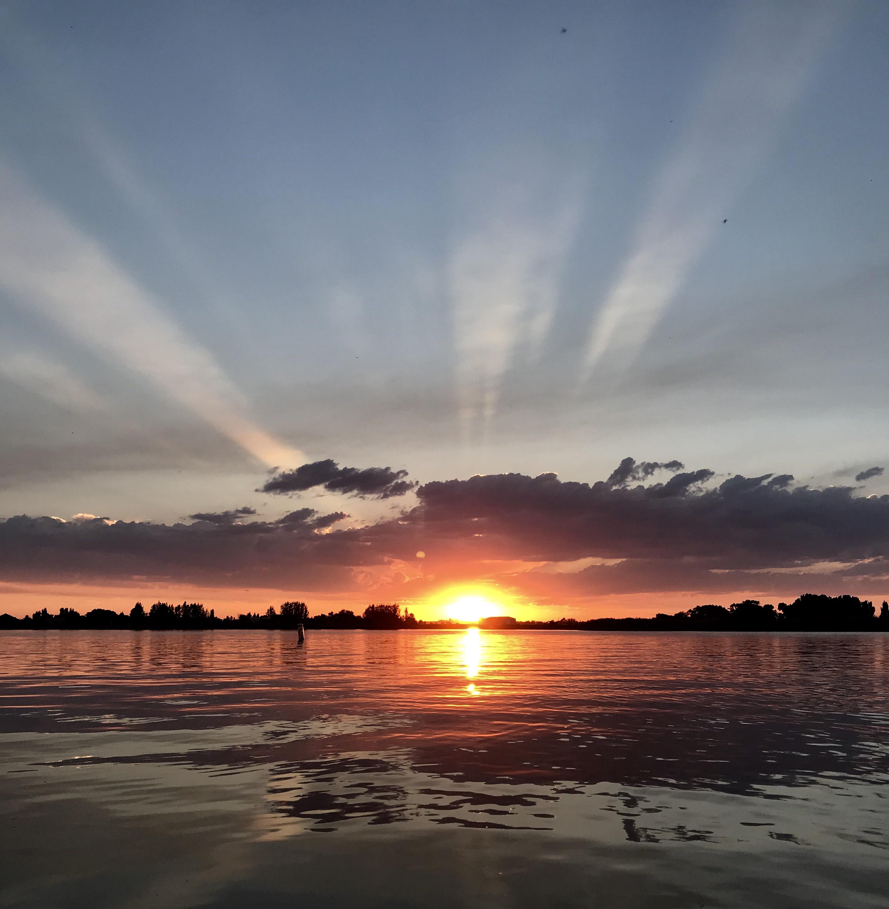 Sunset on the Snake River (Burley, Idaho) r/AmateurEarthPorn