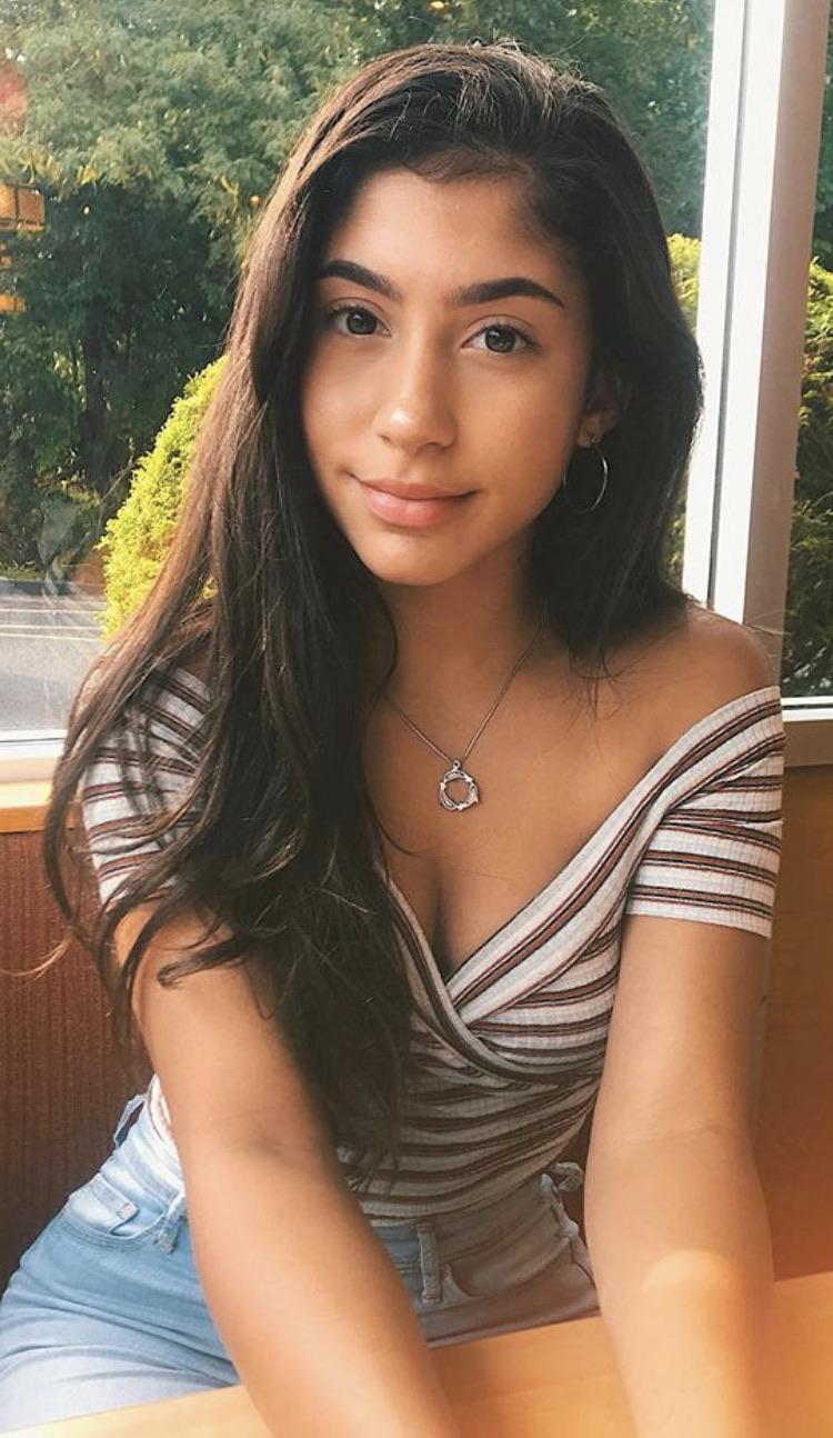 Young Latina Pics Models