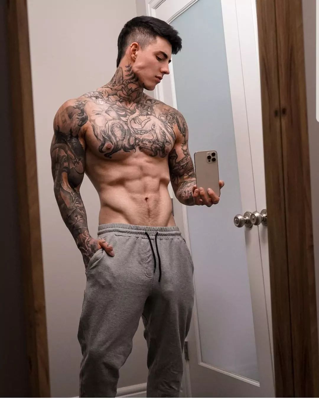 Jake Andrich : LadyBoners