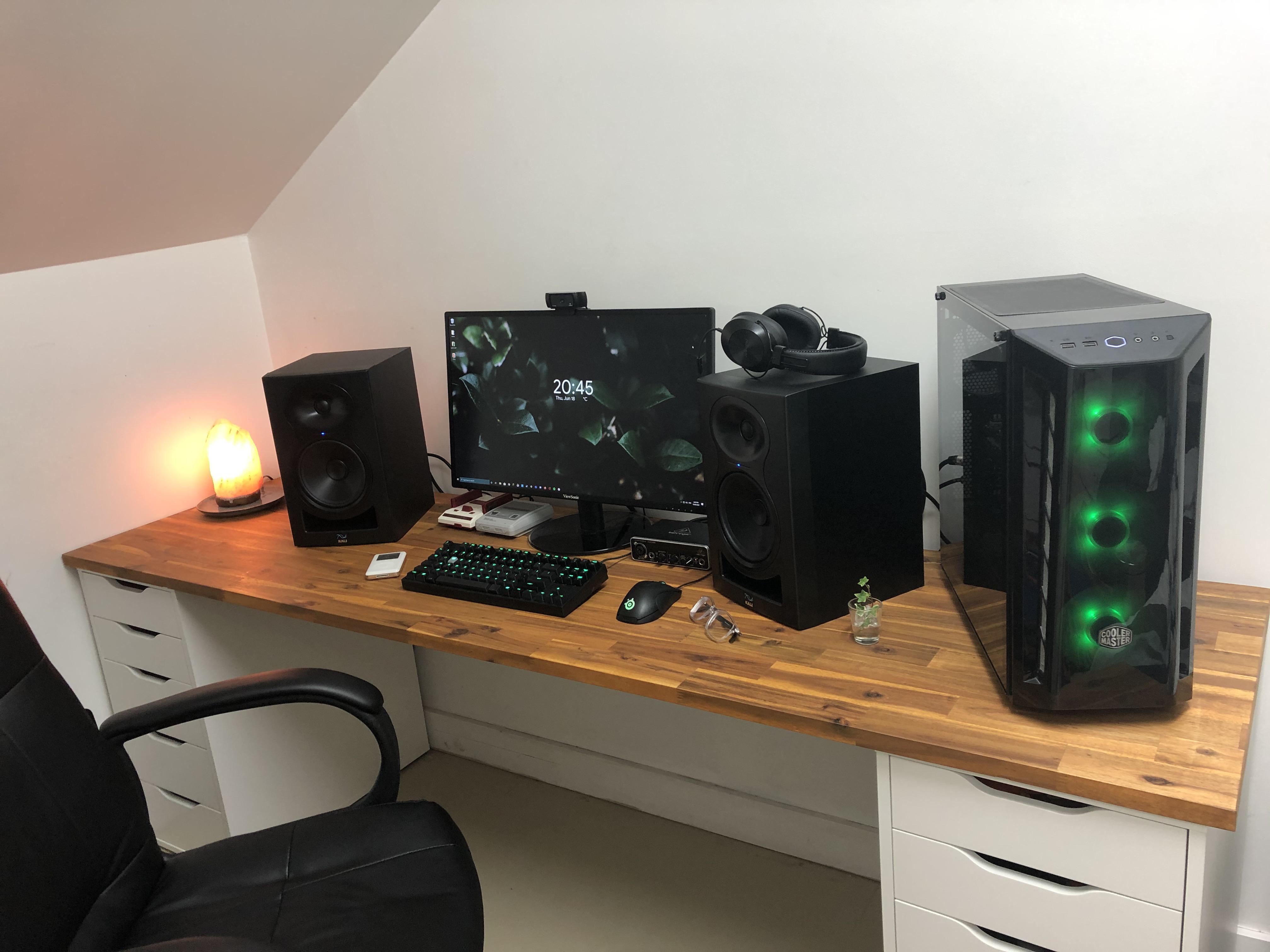 Completely overhauled my setup since I was last here. New desk