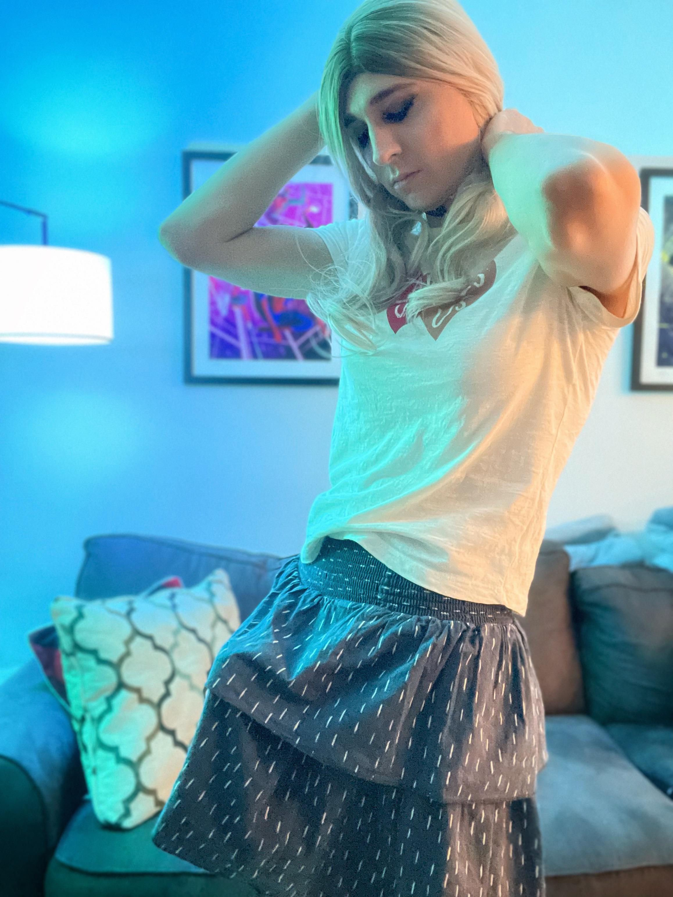 Oh my, this is so embarrassing! Could you help with what’s under my skirt? 😳💕 : sissyplace