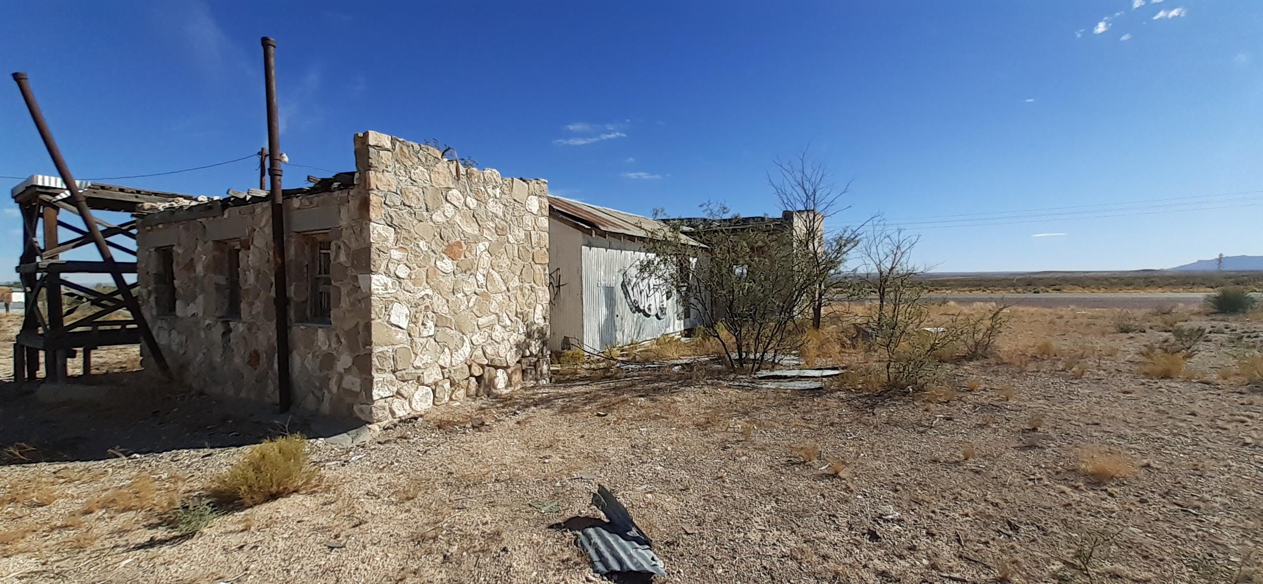 Part 3 of abandoned building Hwy 62 El Paso, Tx r/AbandonedPorn