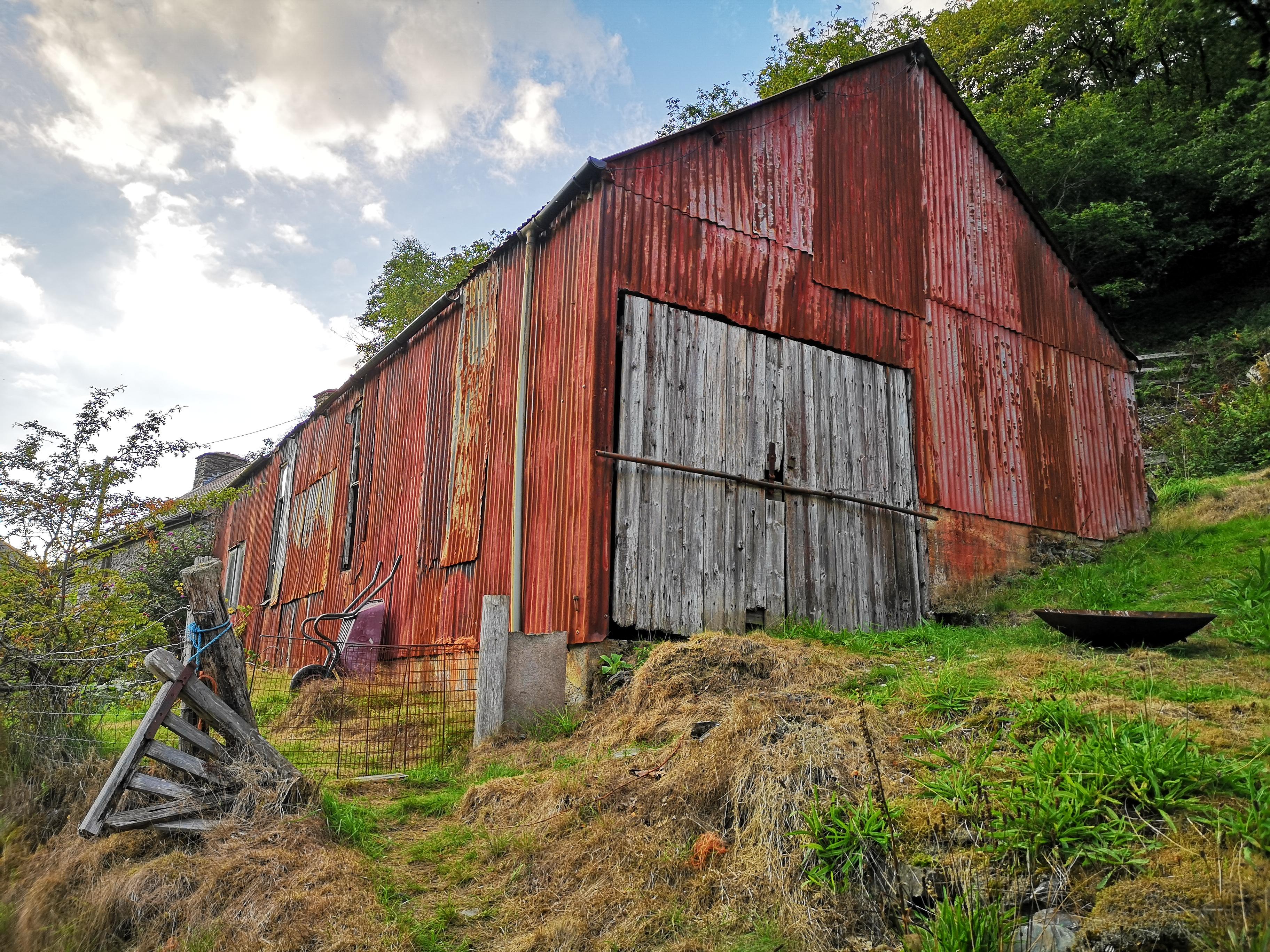 Rusty corrugated shed in Wales r/Huawei