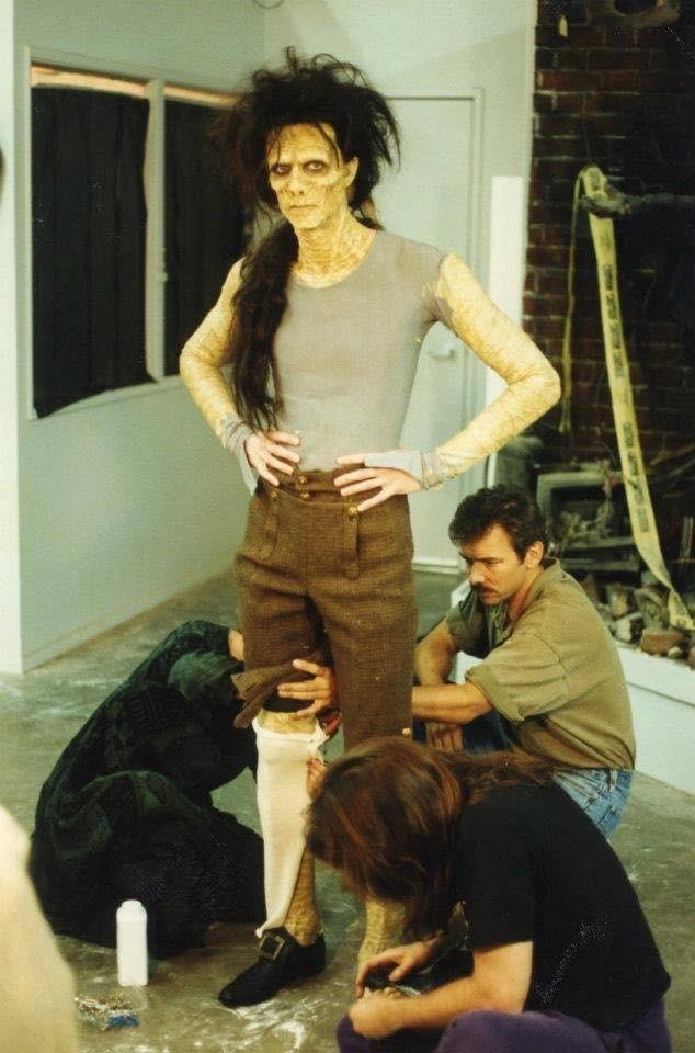 Doug Jones on the set of Hocus Pocus 1993 r/OldSchoolCool