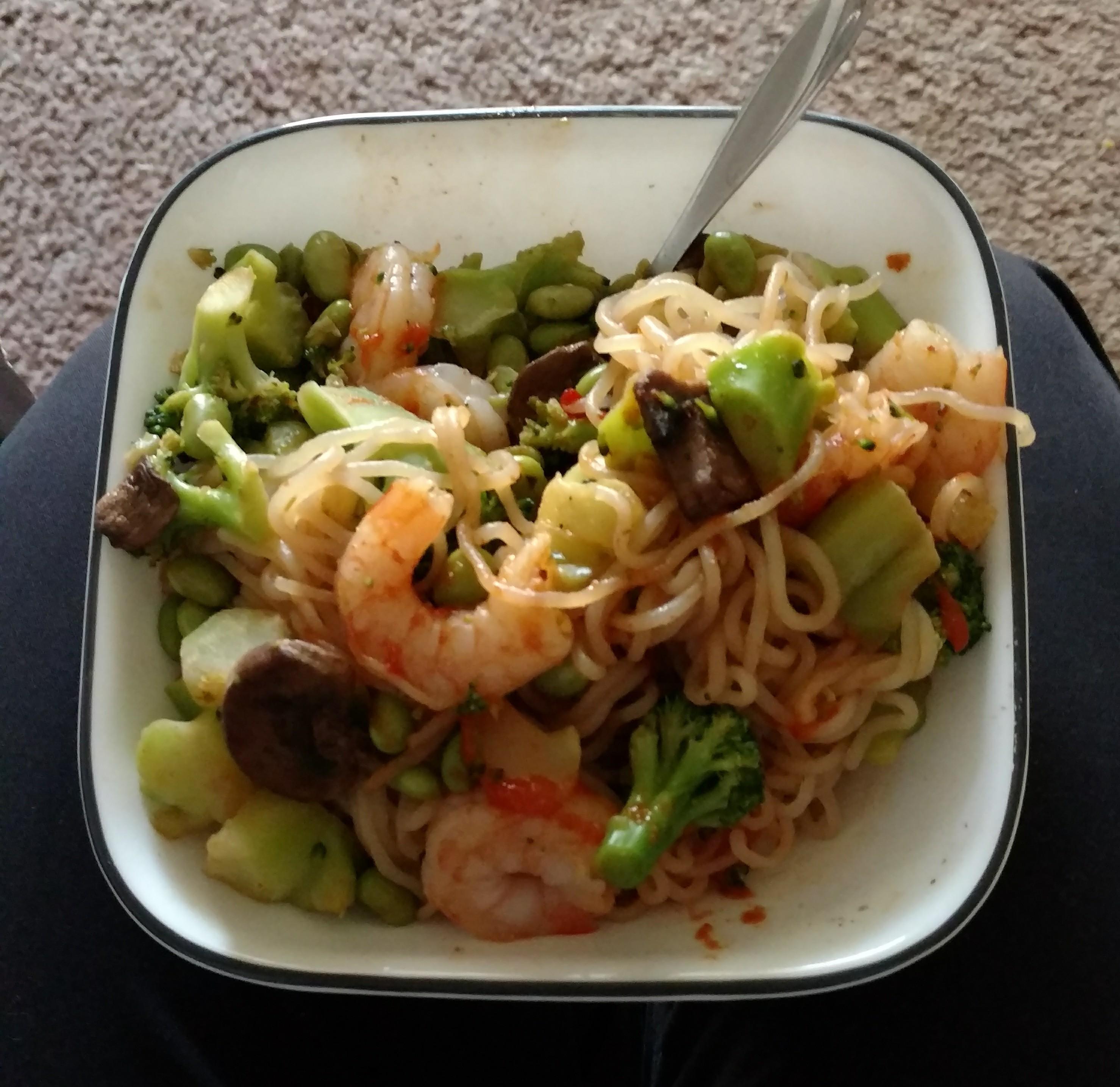 Shirataki noodle, shrimp and veggie bowl! 295 kcal for the whole thing