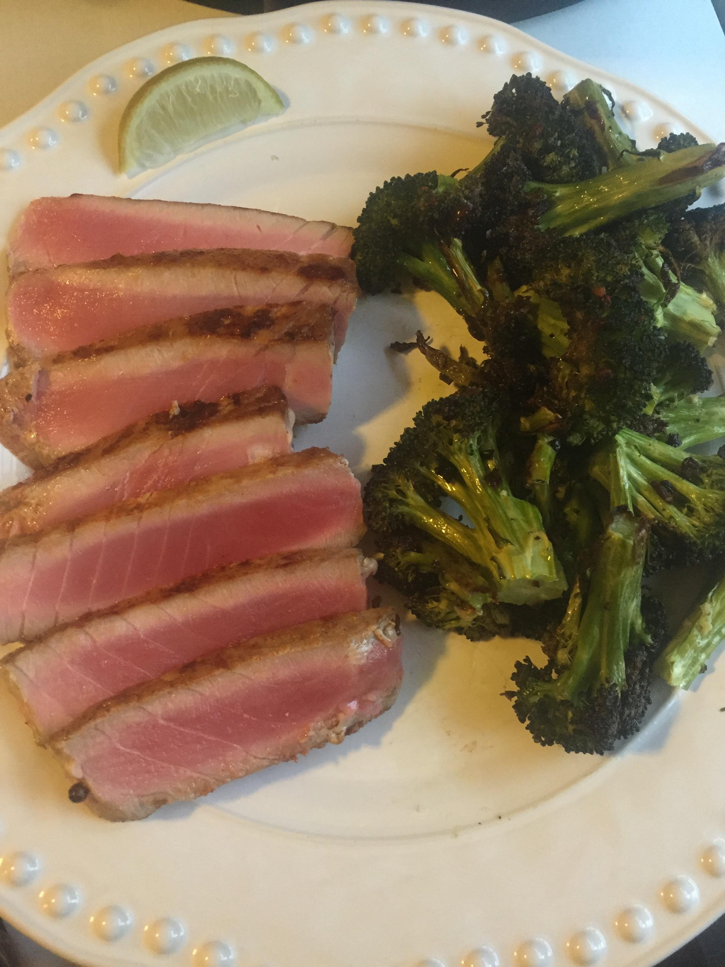 Seared ahi tuna steak with roasted broccoli r/HealthyFood