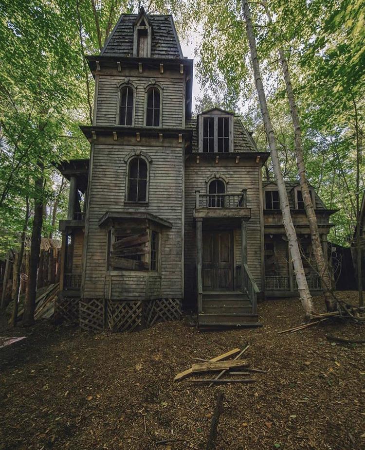Haunted Overload House r/evilbuildings