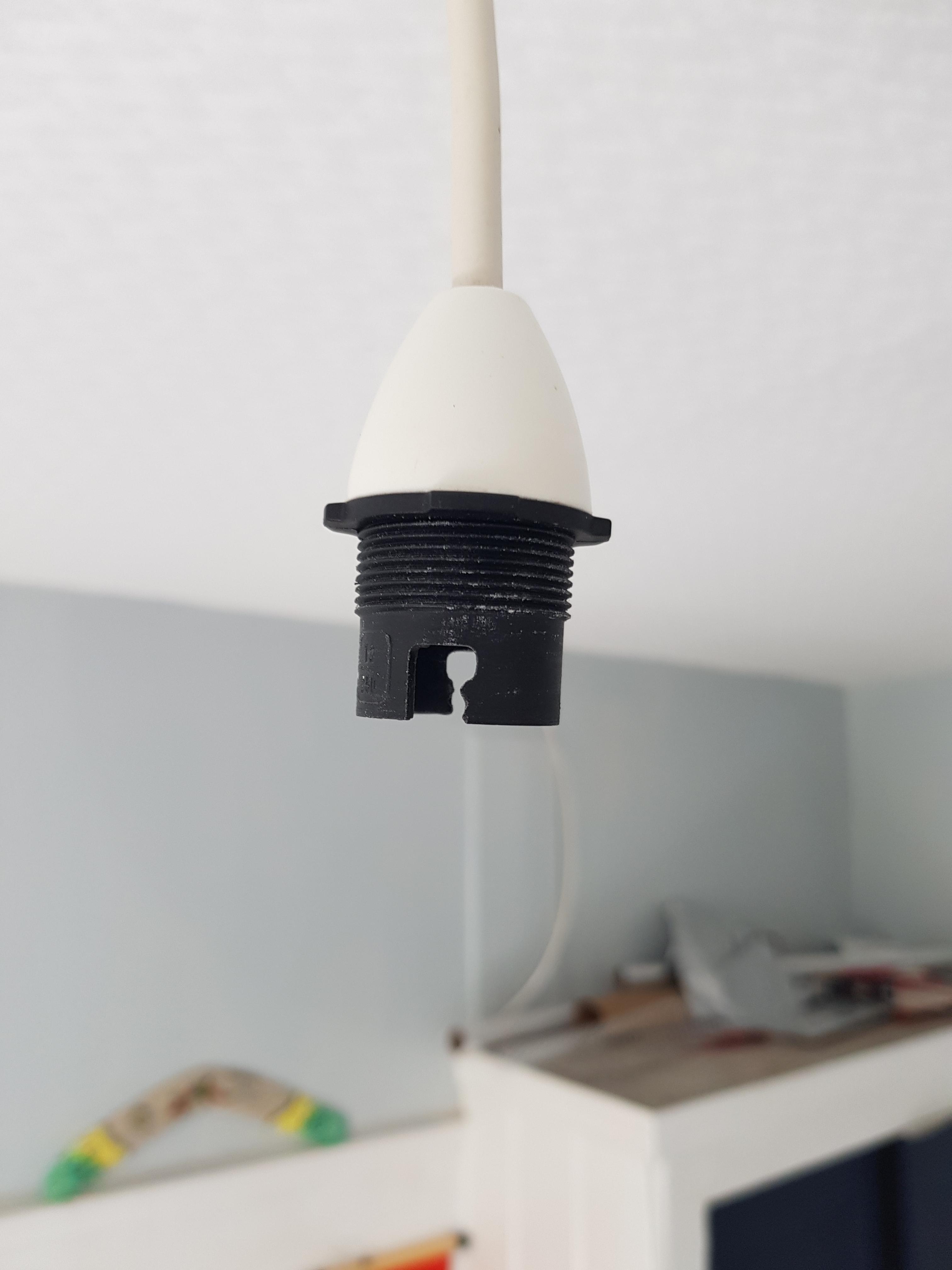 Help please! Can't get a bulb to stay in this fitting r/electricians