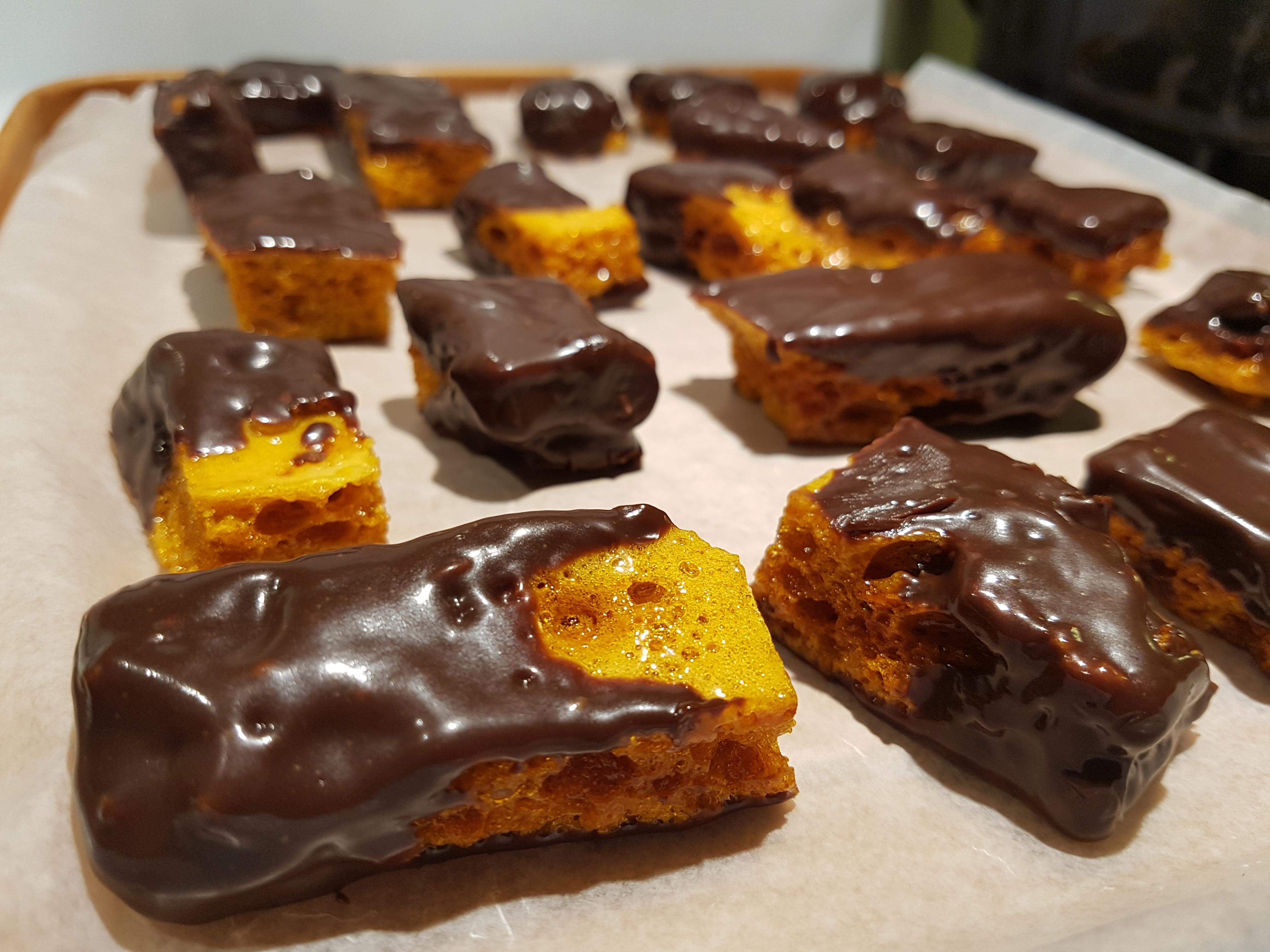 [Homemade] Chocolate dipped sponge toffee r/food