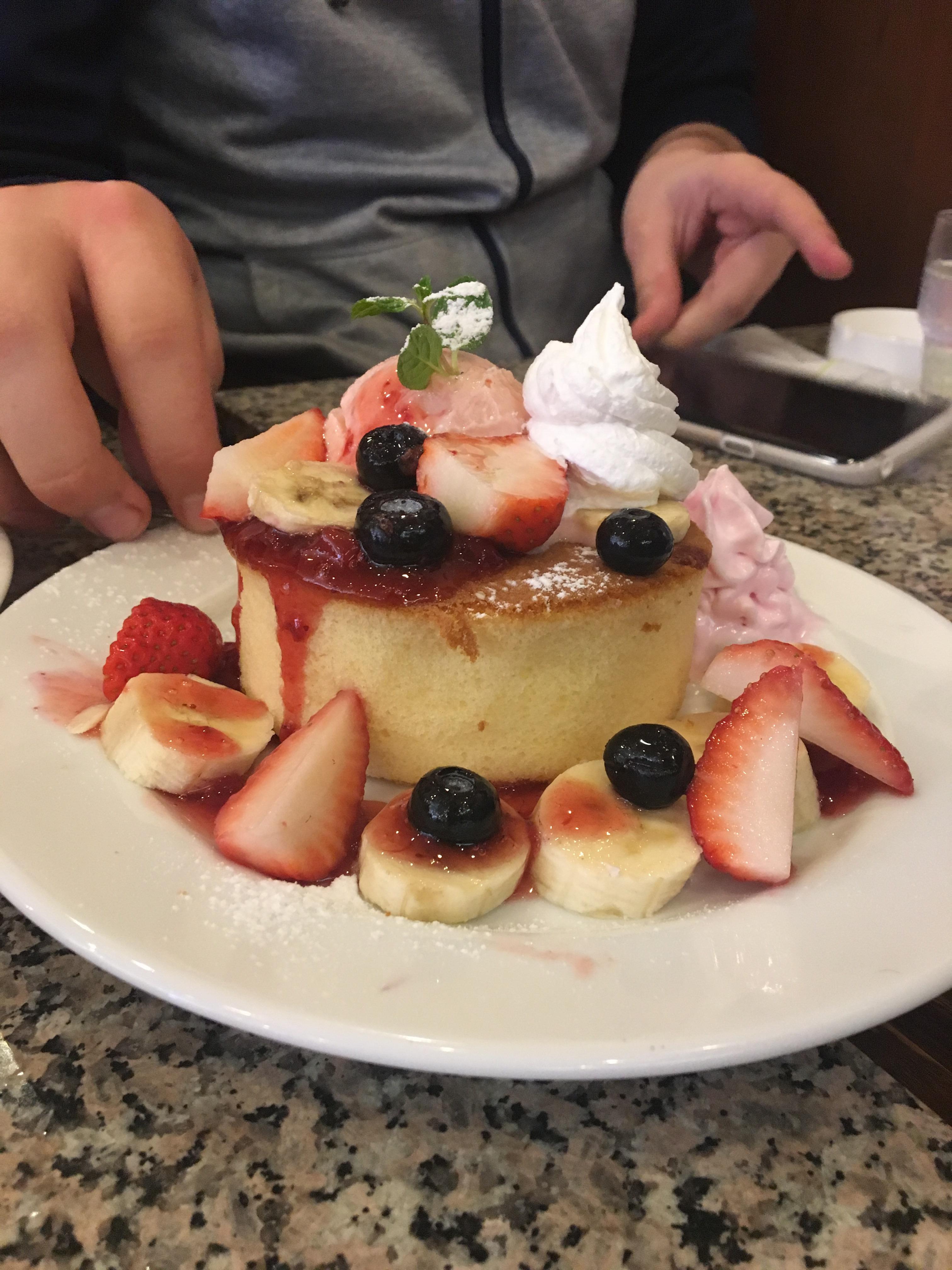 [I Ate] Japanese Strawberry Pancake in Osaka, Japan [OC] [4032x3024