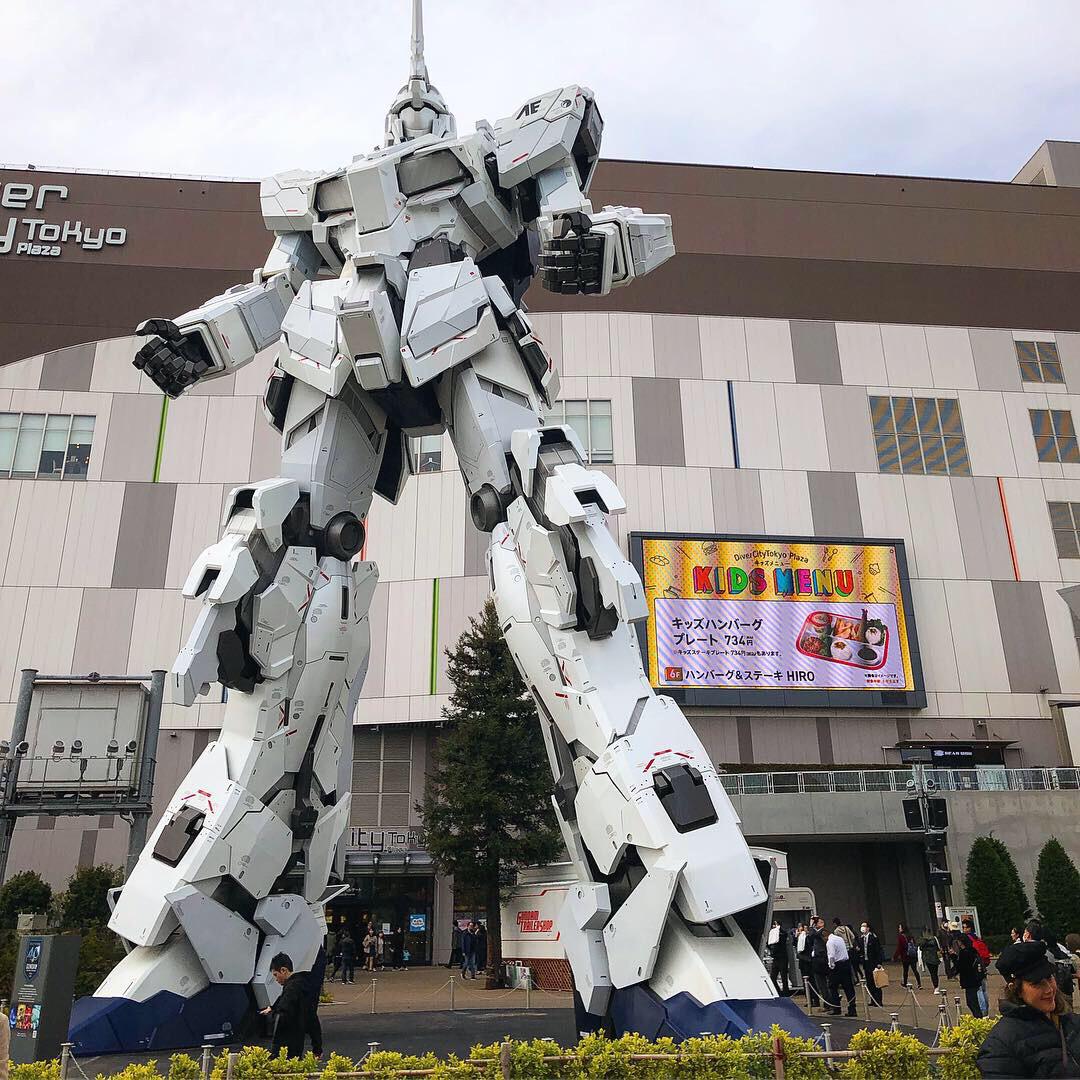 Life sized Gundam in Tokyo, Japan. r/mildlyinteresting