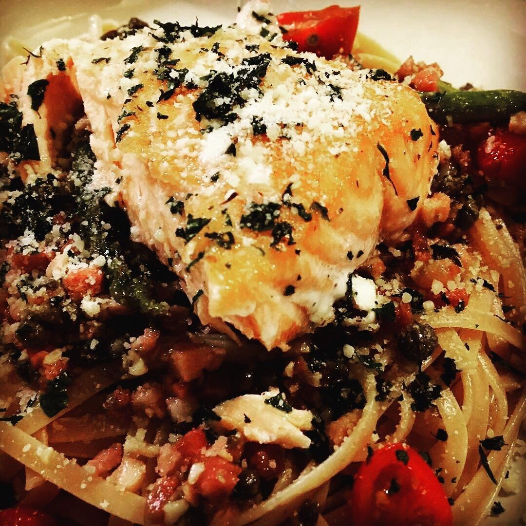 [Homemade] Salmon over linguine with pancetta, asparagus and tomatoes