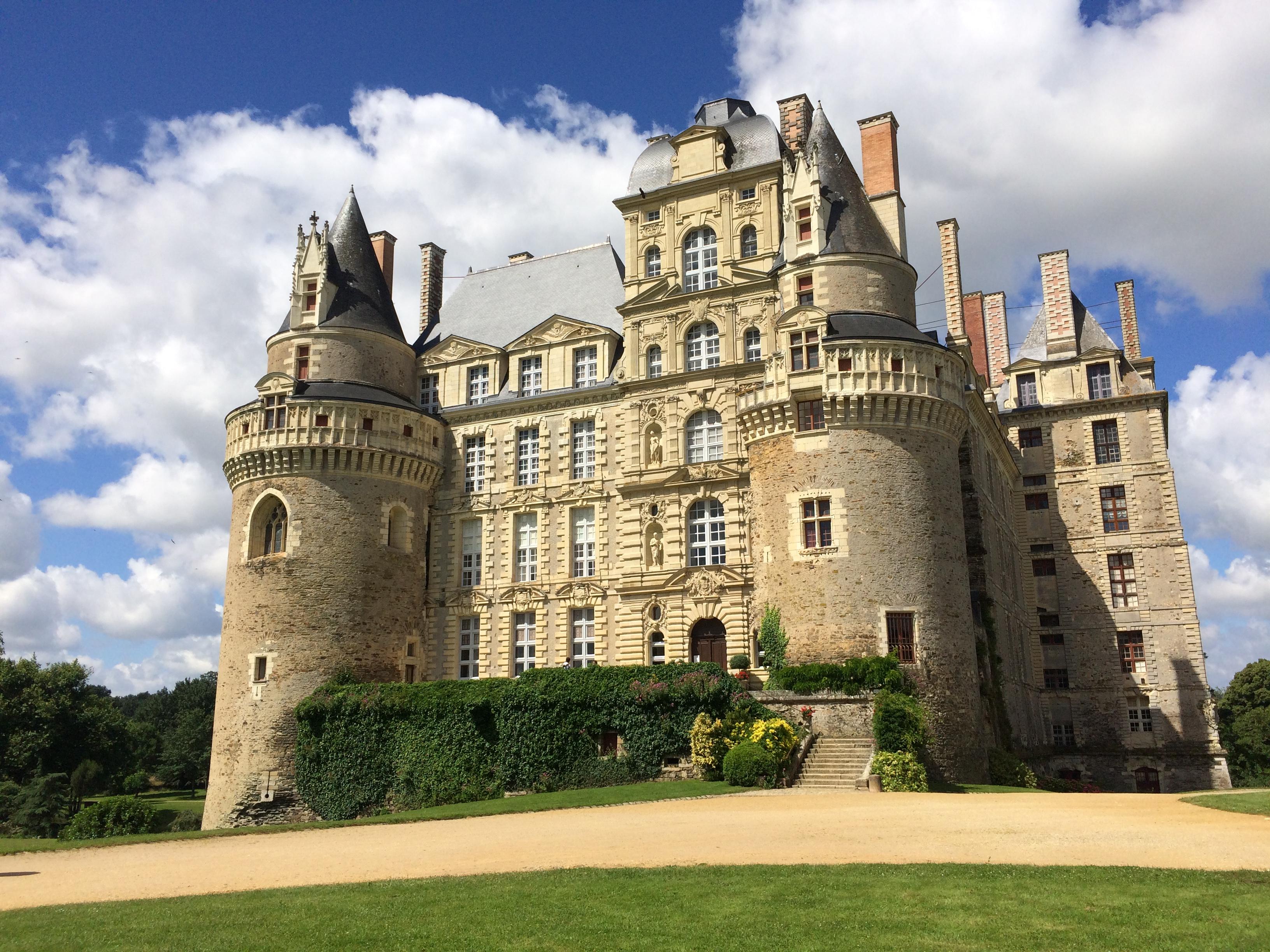 Château de Brissac, MaineetLoire, France [3264x2448] r/castles