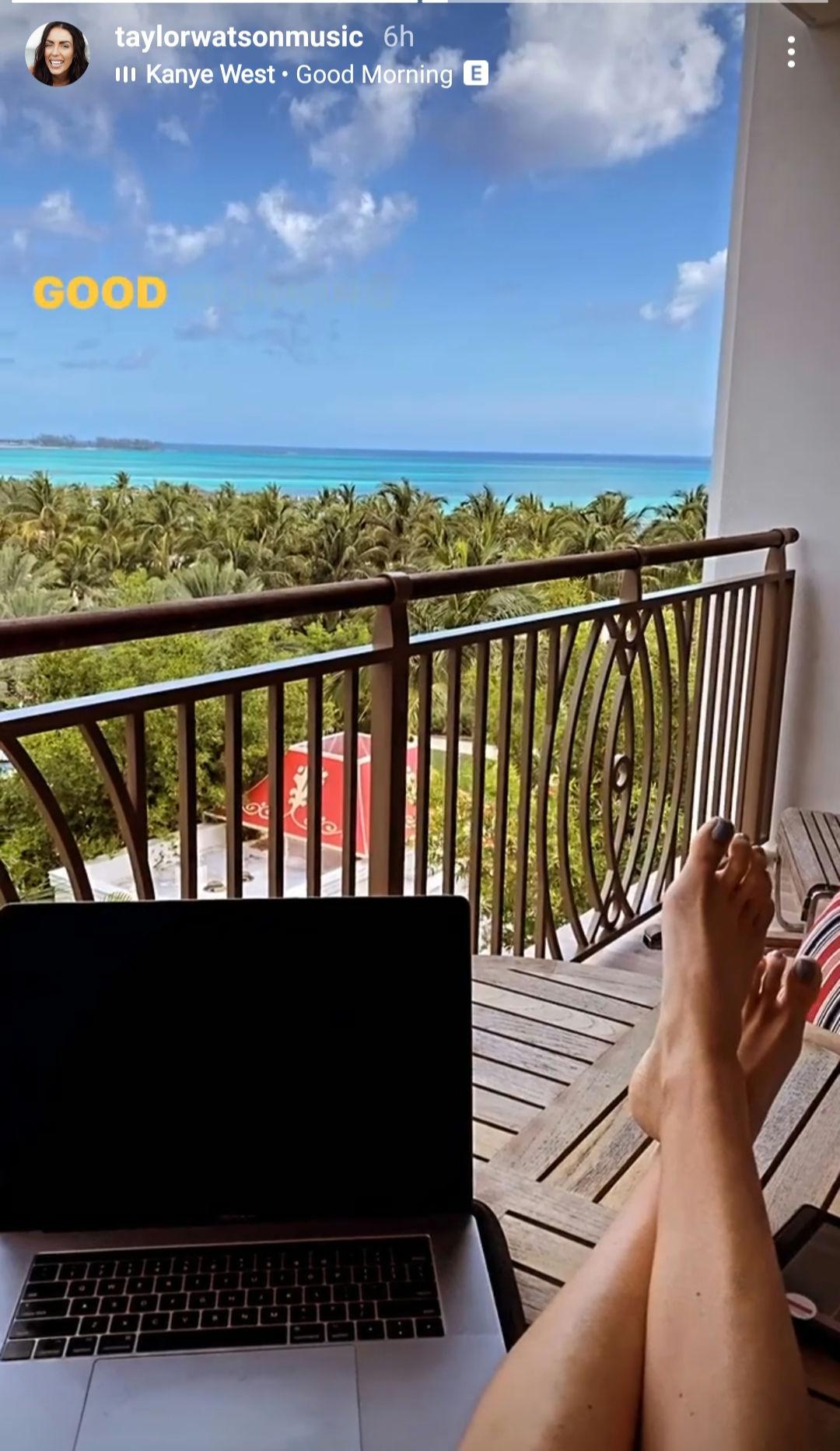 Taylor Watson : famousfemalefeet