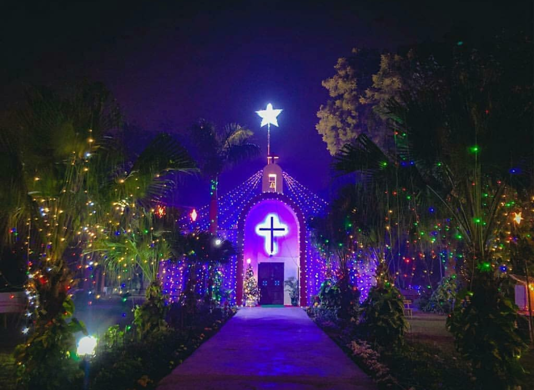 ITAP of a church decorated with christmas lights r/itookapicture
