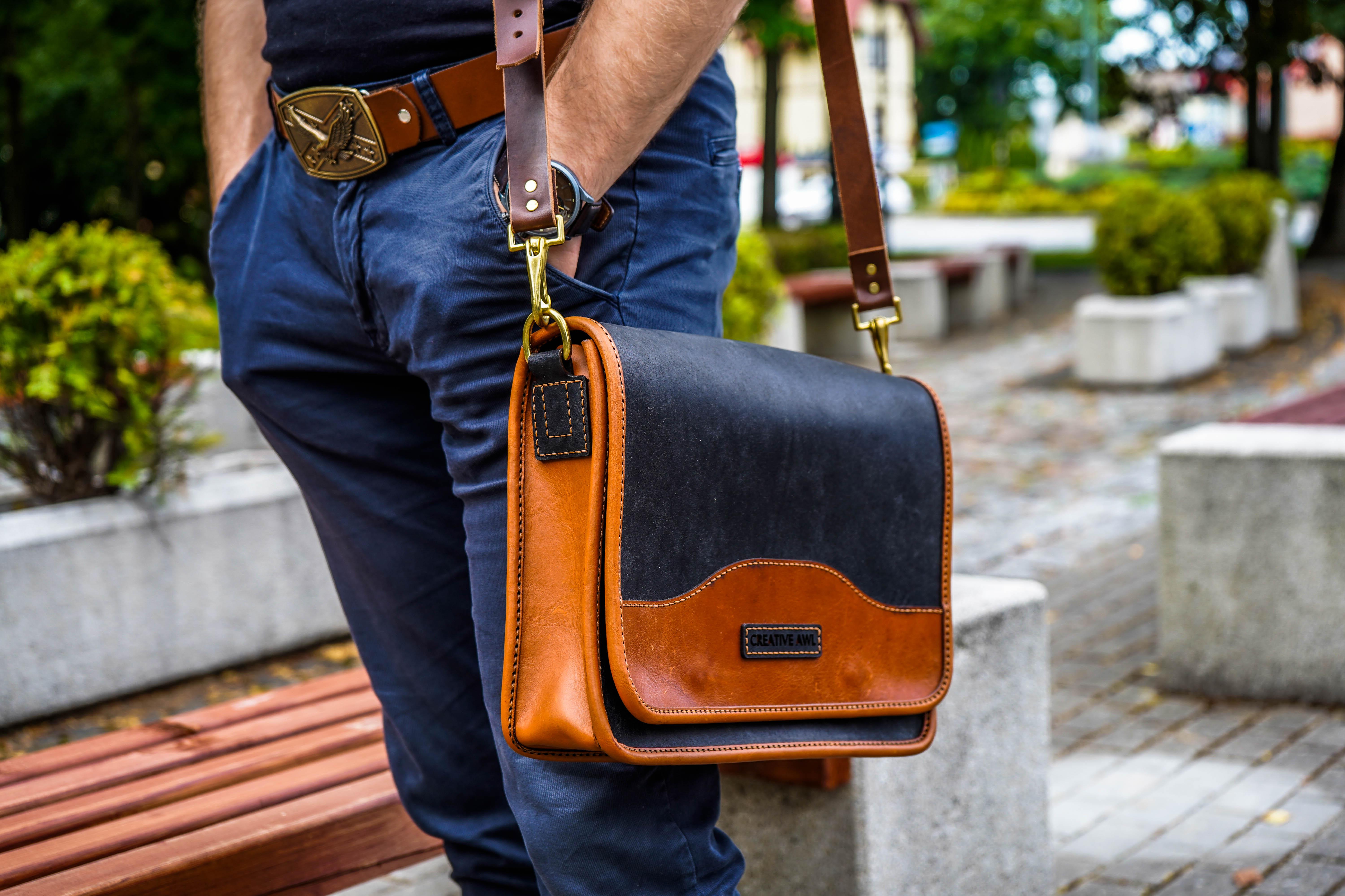 I made messenger bag r/Leathercraft