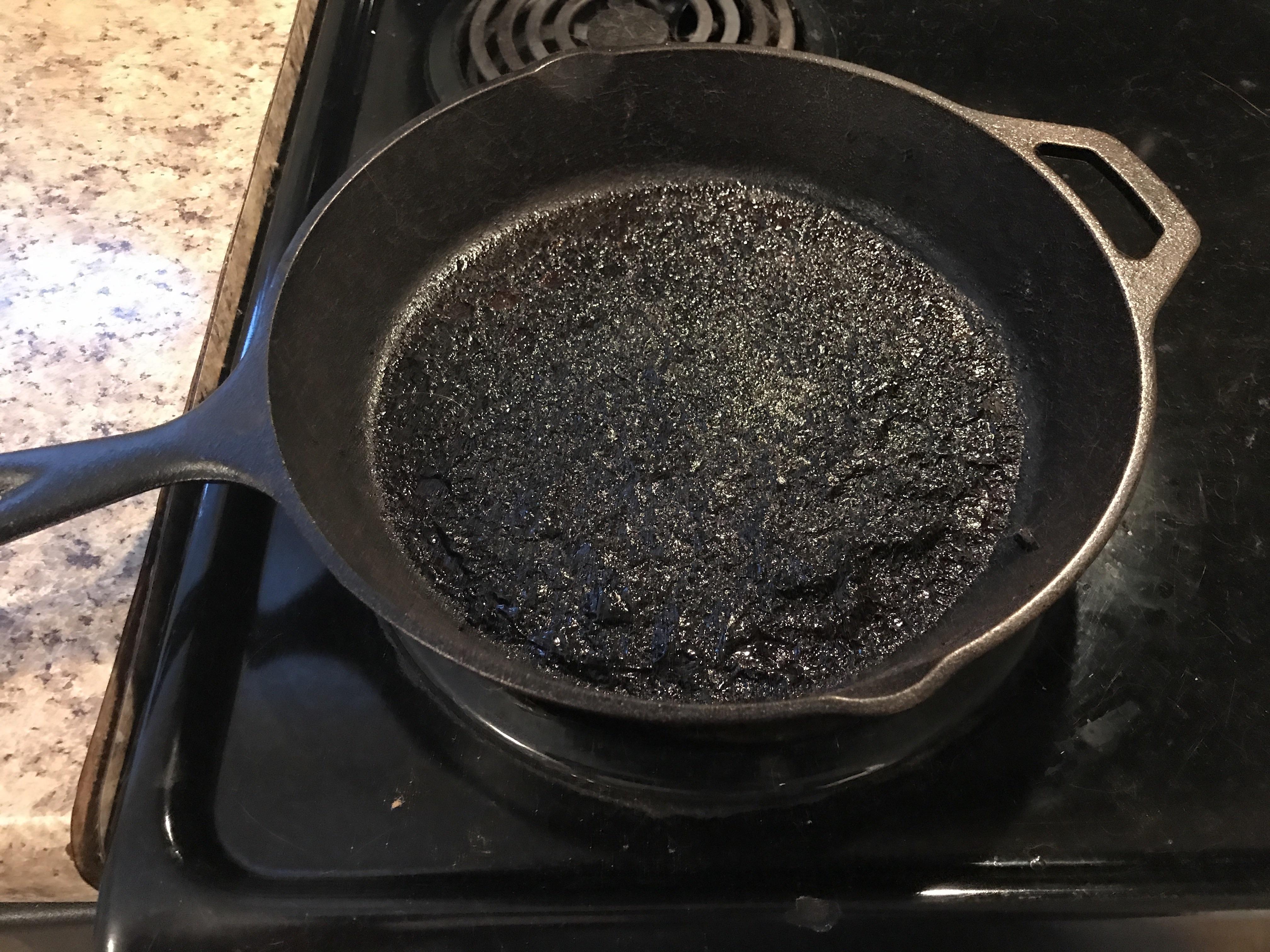 Cleaning cremated Lodge pan, halp? r/castiron
