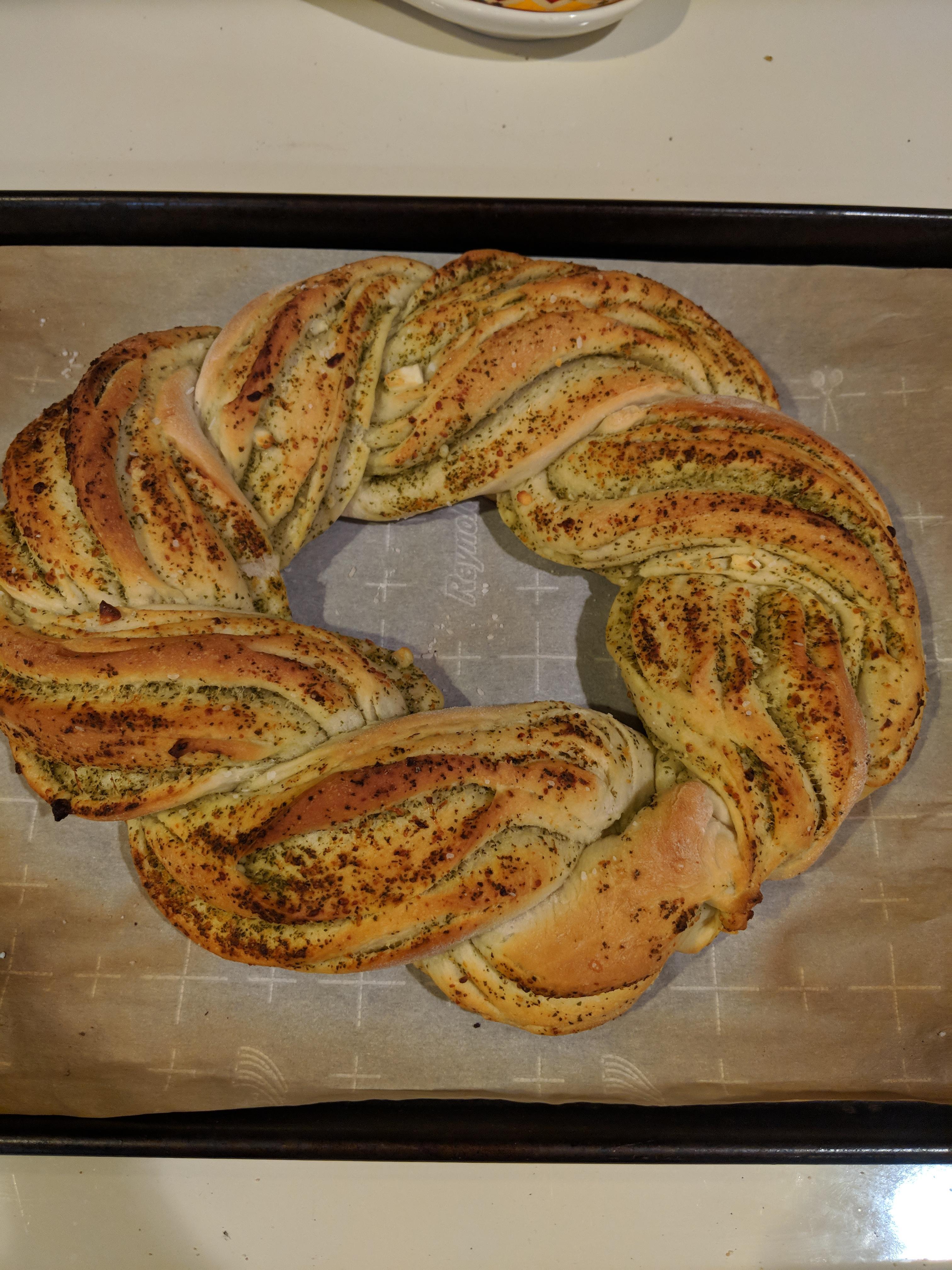 Pesto bread wreath r/Breadit
