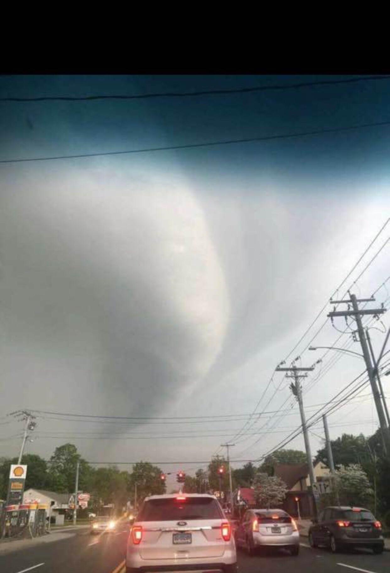 This was posted on Facebook yesterday. Hamden/North Haven town line r/Connecticut