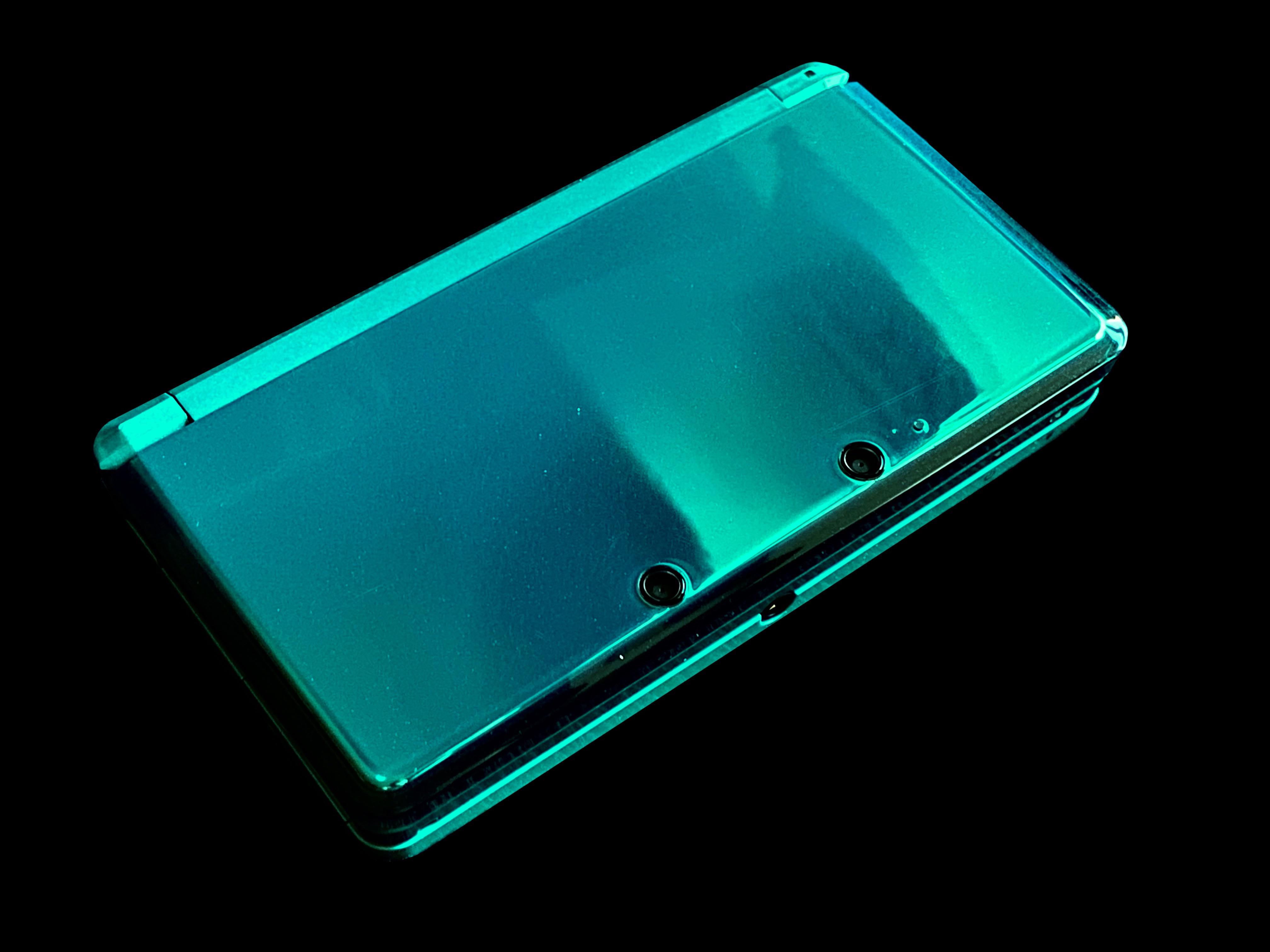 Aqua Blue will forever be the best Nintendo 3DS color. Soooooo shiny