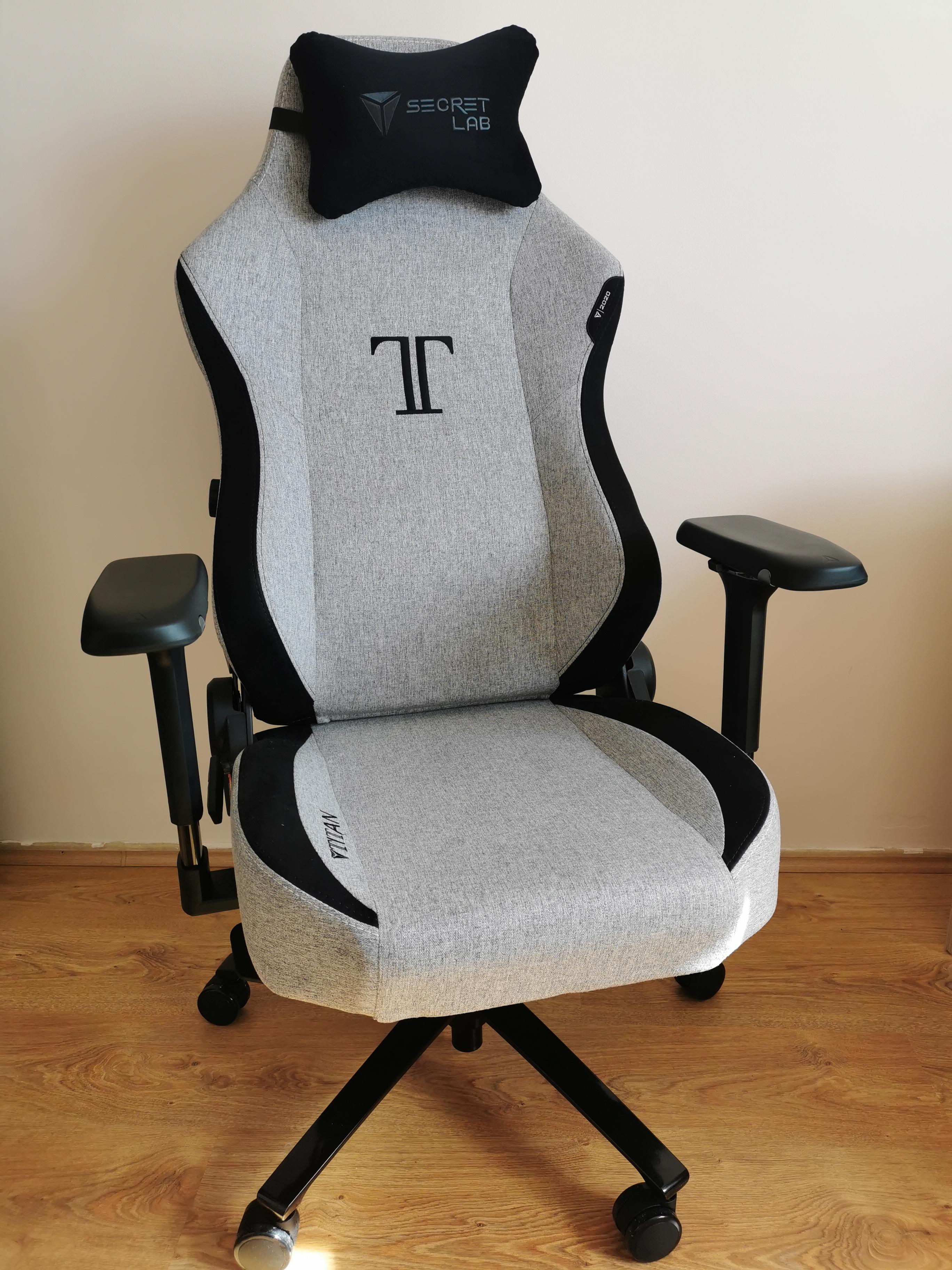 Secretlab Titan Softweave Cookies And Cream All Red Mania