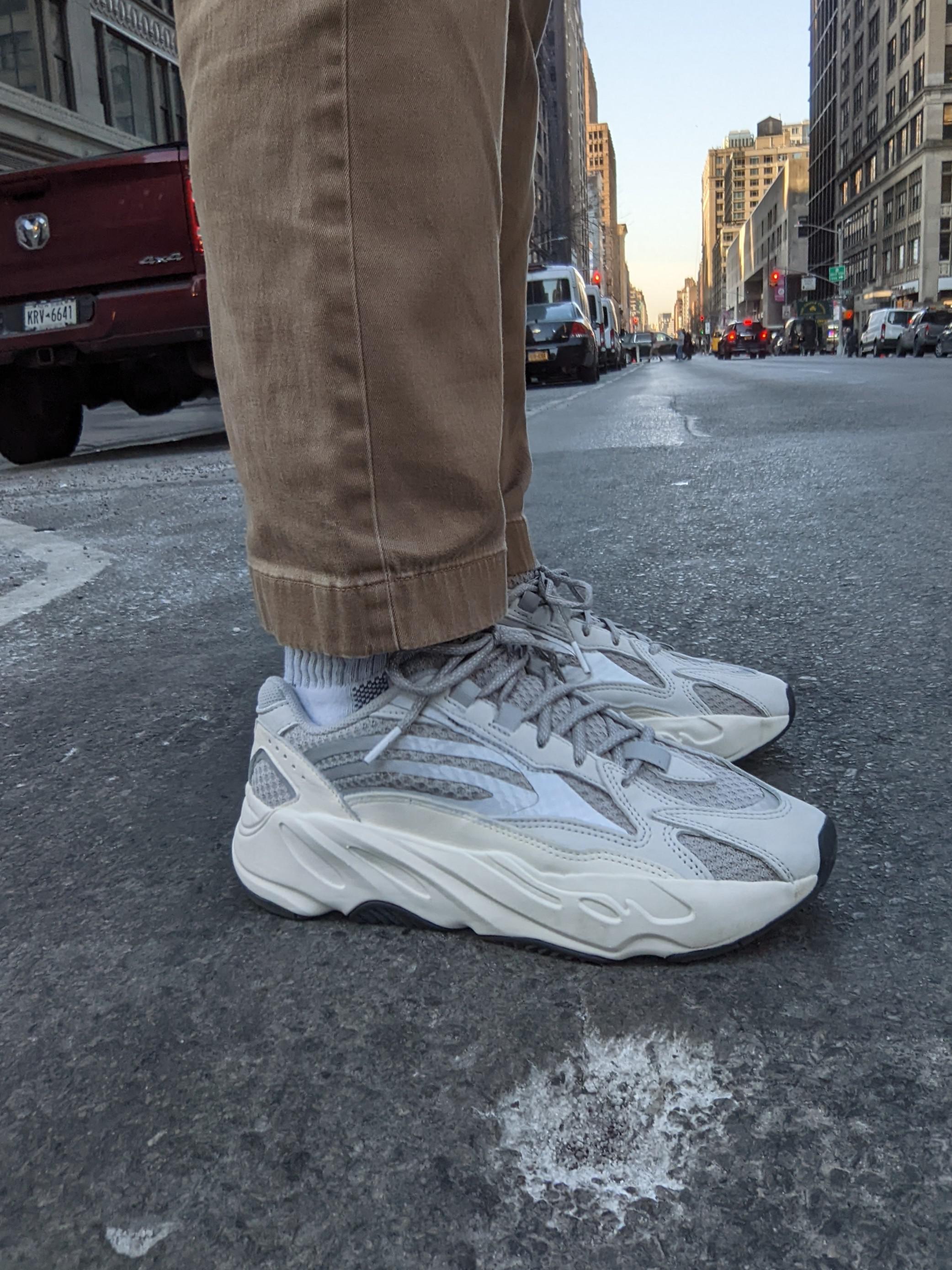 Yeezy 700 v2 static r/Sneakers